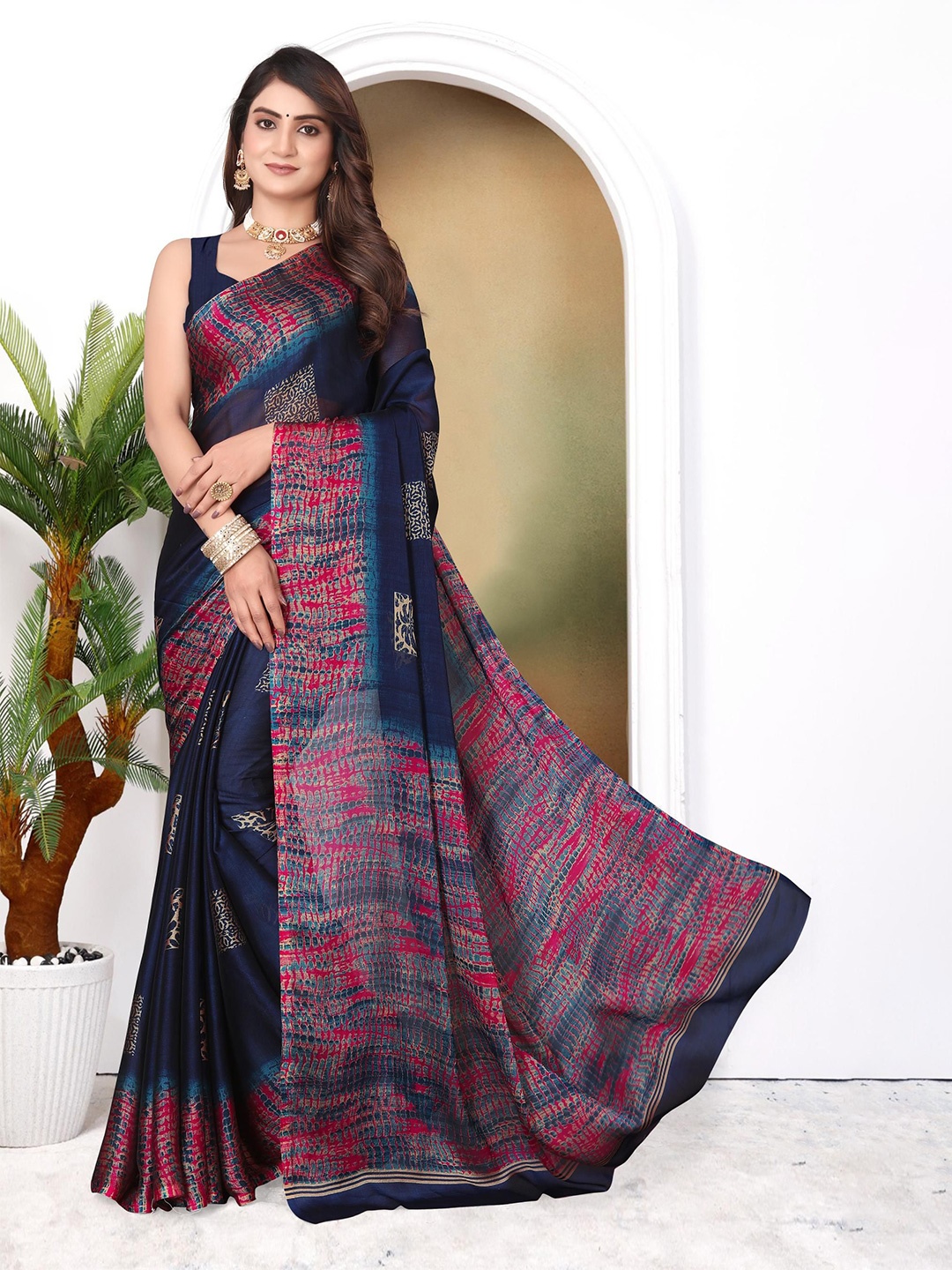 

MAGNEITTA Pure Chiffon Saree, Navy blue