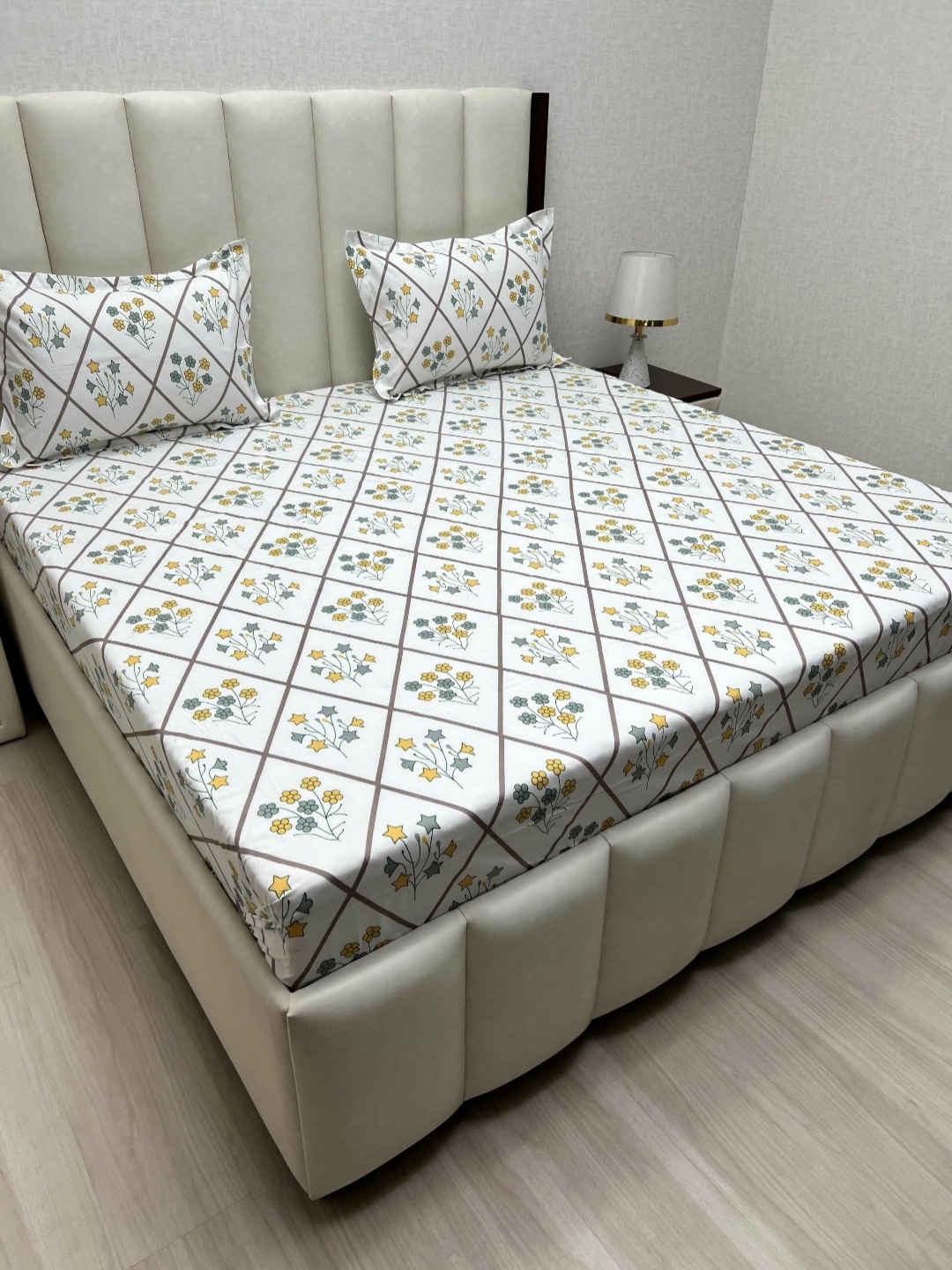 

Pure Decor Amulya White & Mustard Floral Printed 260 TC Queen Bedsheet Set 2.28 m x 2.54 m