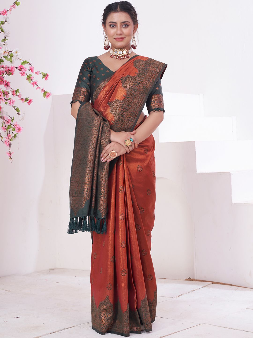 

LeeliPeeri Designer Ethnic Motifs Zari Silk Blend Designer Kanjeevaram Saree, Orange