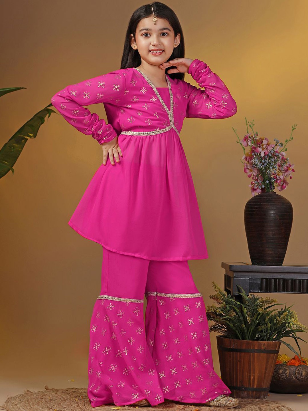 

Sangria Printed V Neck Kurta With Trouser & Dupatta Set, Pink