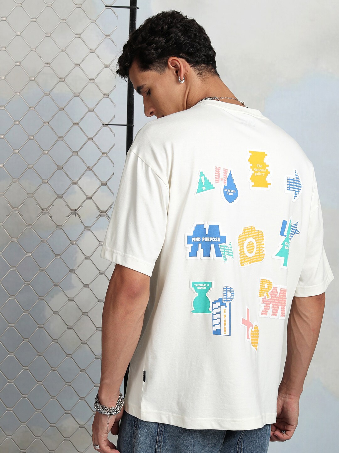 

HIGHLANDER Oversized Graphic Printed Drop-Shoulder Sleeves T-shirt, Off white