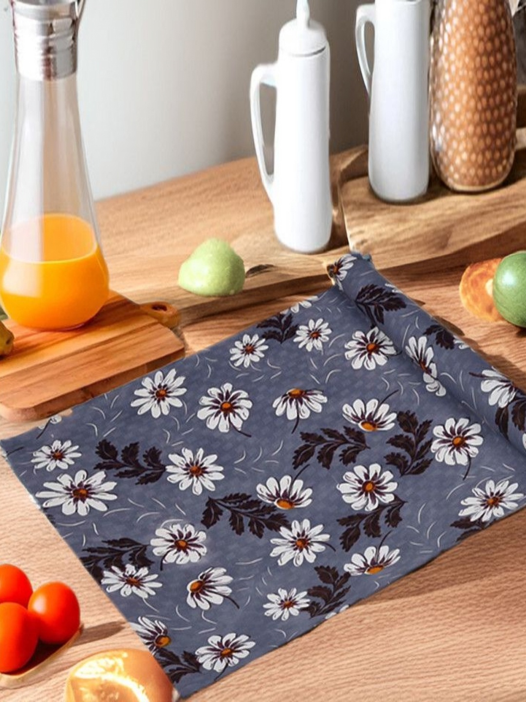 

REVEXO Grey & White Printed Water-Resistant Shelf Liner