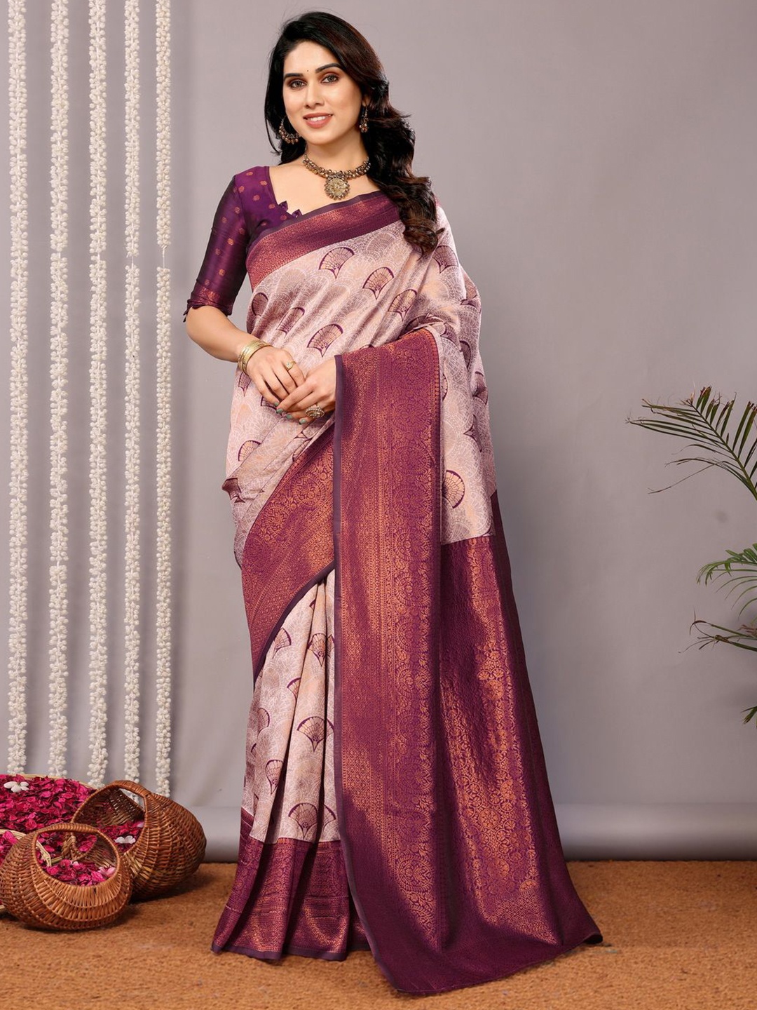 

DIVASTRI Woven Design Banarasi Saree, Beige
