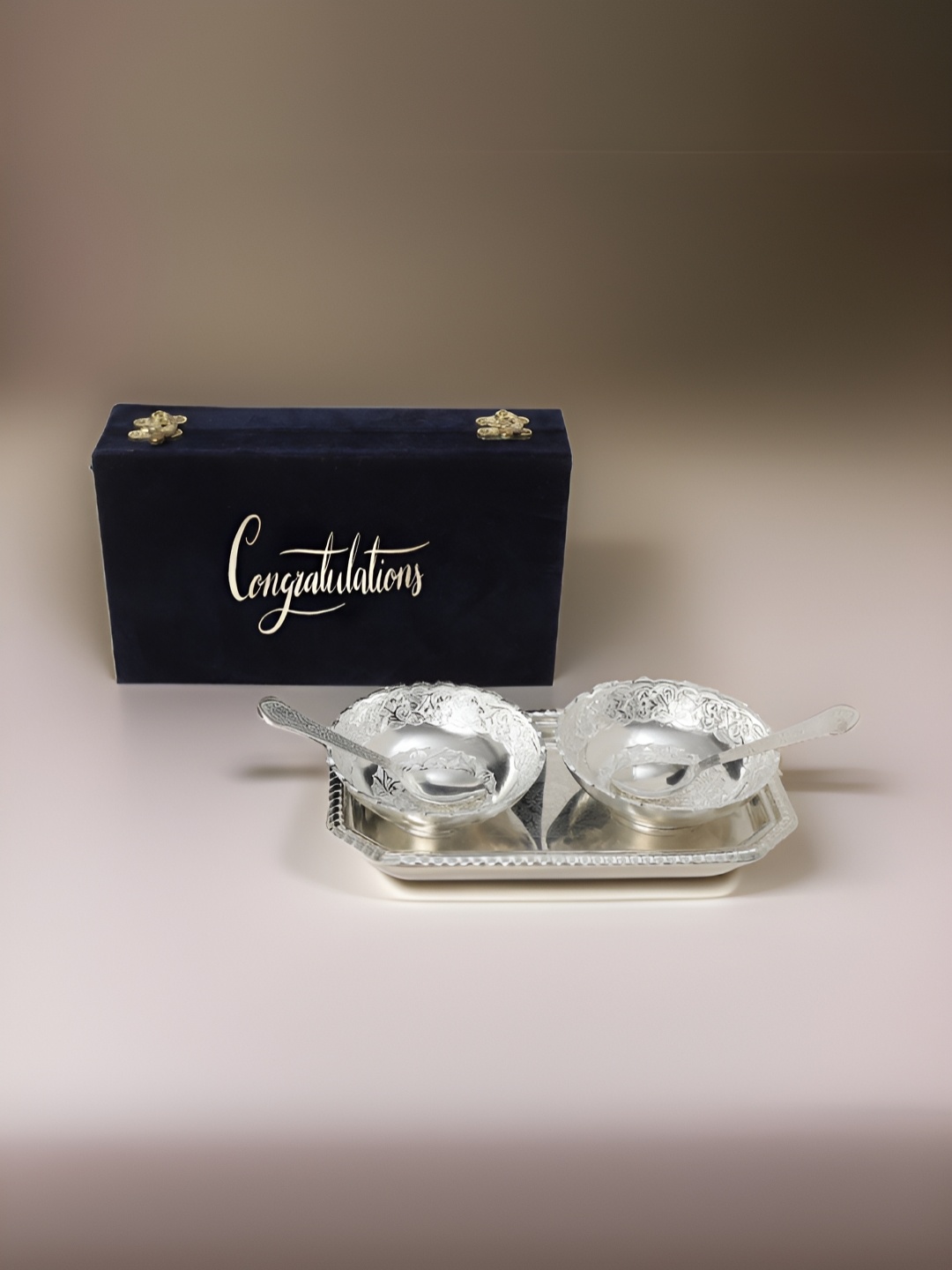 

INTERNATIONAL GIFT Silver-Toned 6 PCS Textured Bowl Set With Tray & Spoons With Velvet Box
