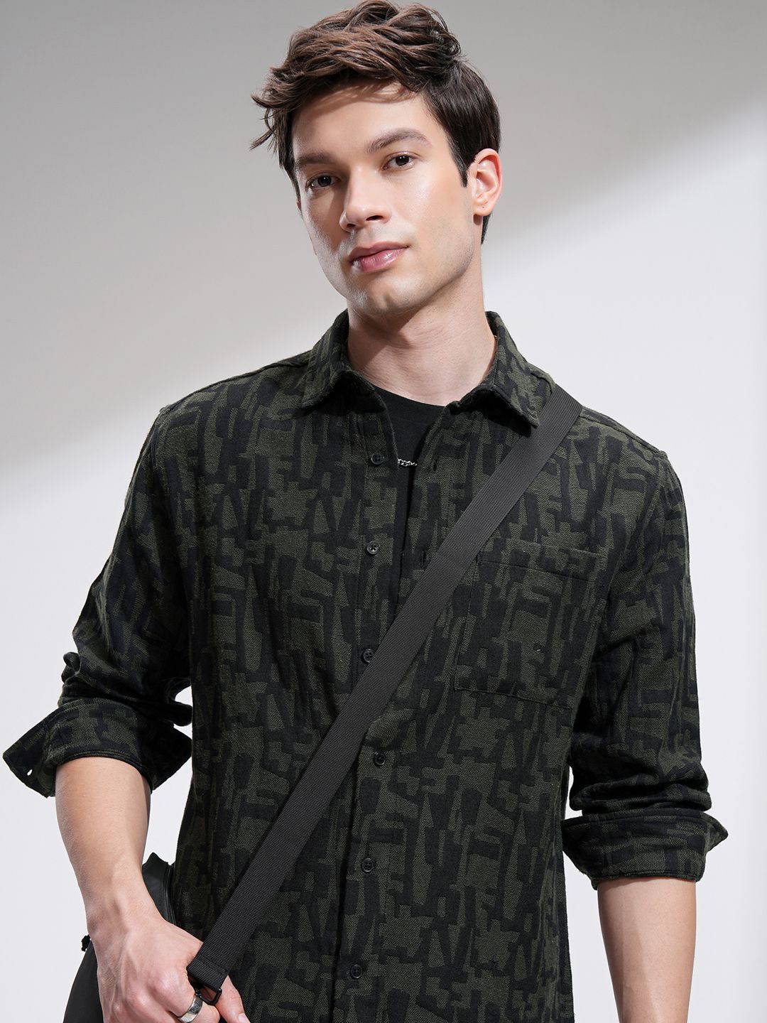 

HIGHLANDER Men Textured Jacquard Relaxed Shirt, Olive
