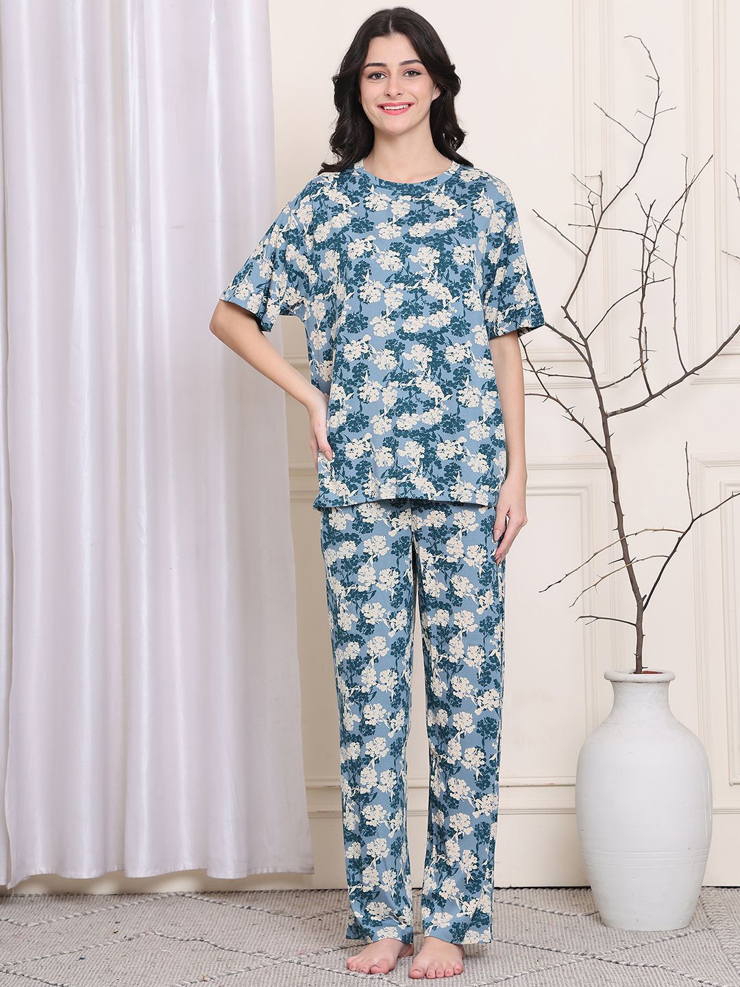 

Kanvin Women Printed Night suit, Blue