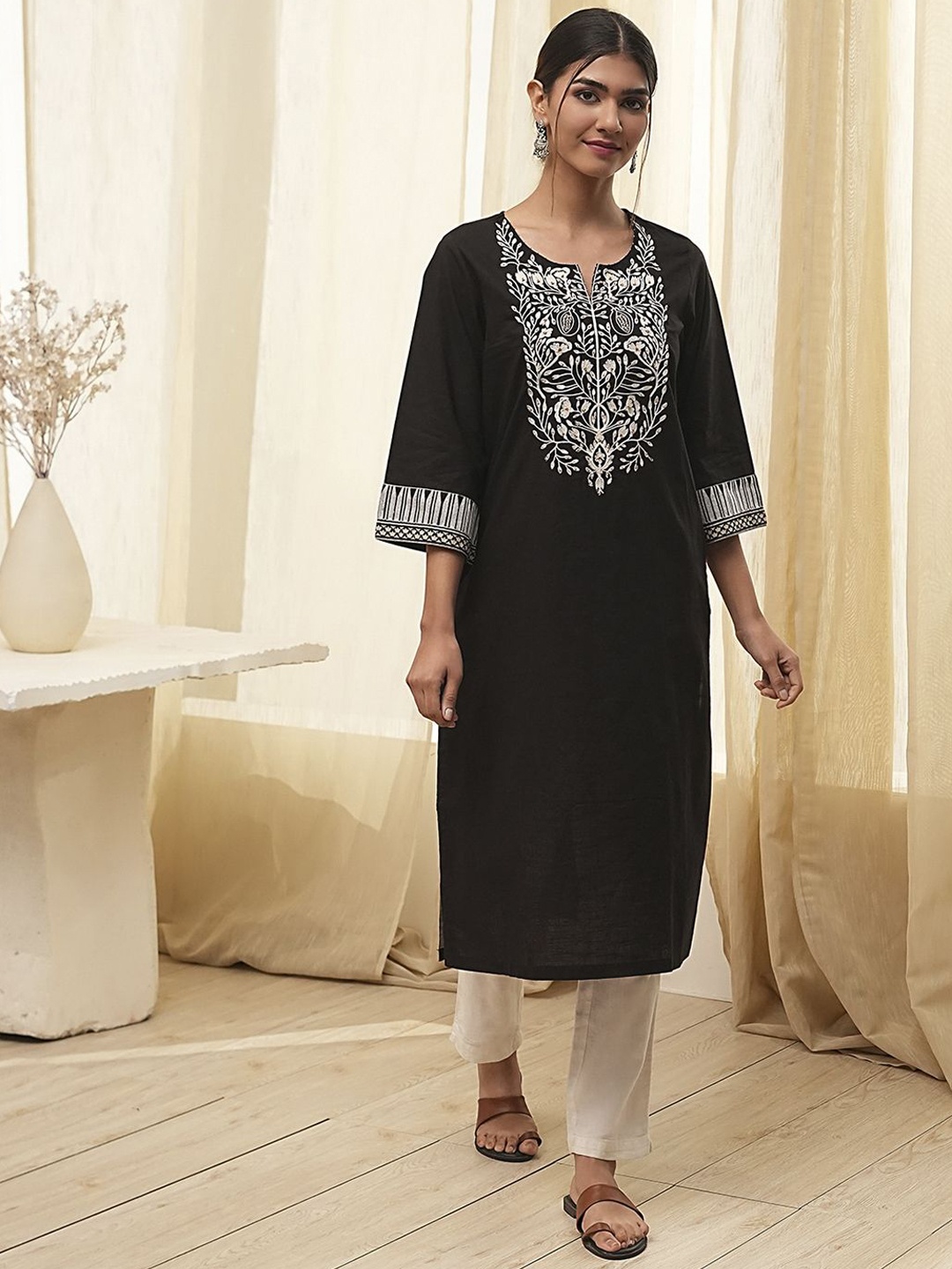 

Biba Floral Printed Notch Neck Pure Cotton Straight Kurta, Black