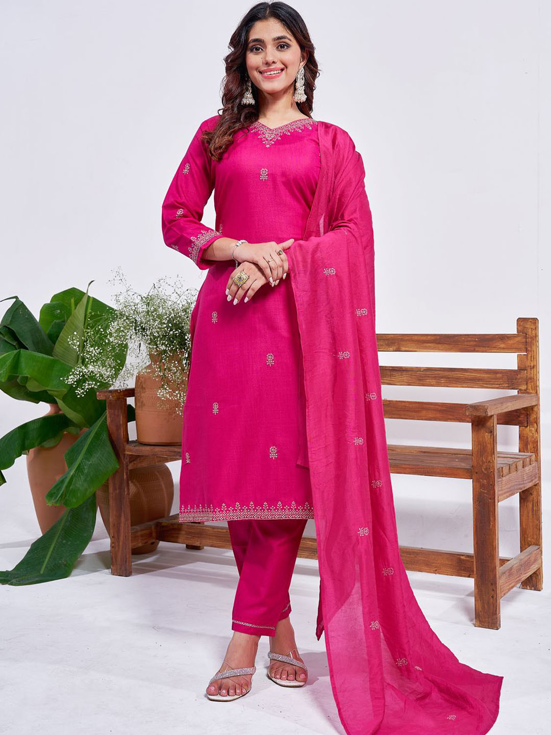 

ARADHNA Floral Embroidered V-Neck Straight Kurta With Trousers And Dupatta, Pink