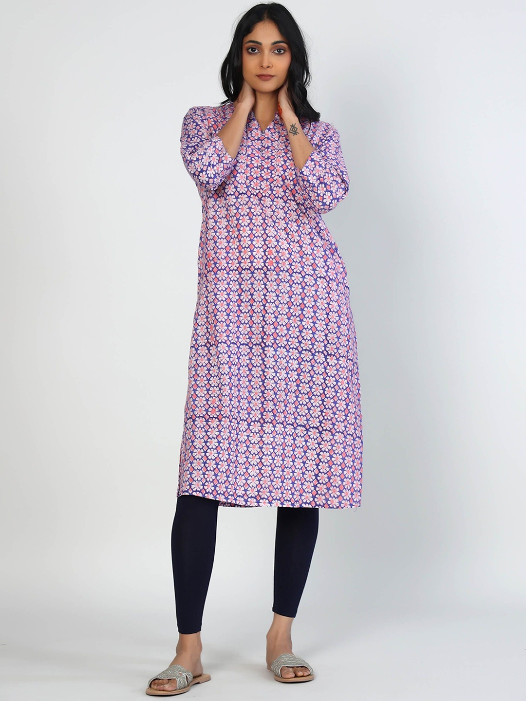 

Hassu's Floral Printed Mandarin Collar Pure Cotton Straight Kurta, Blue