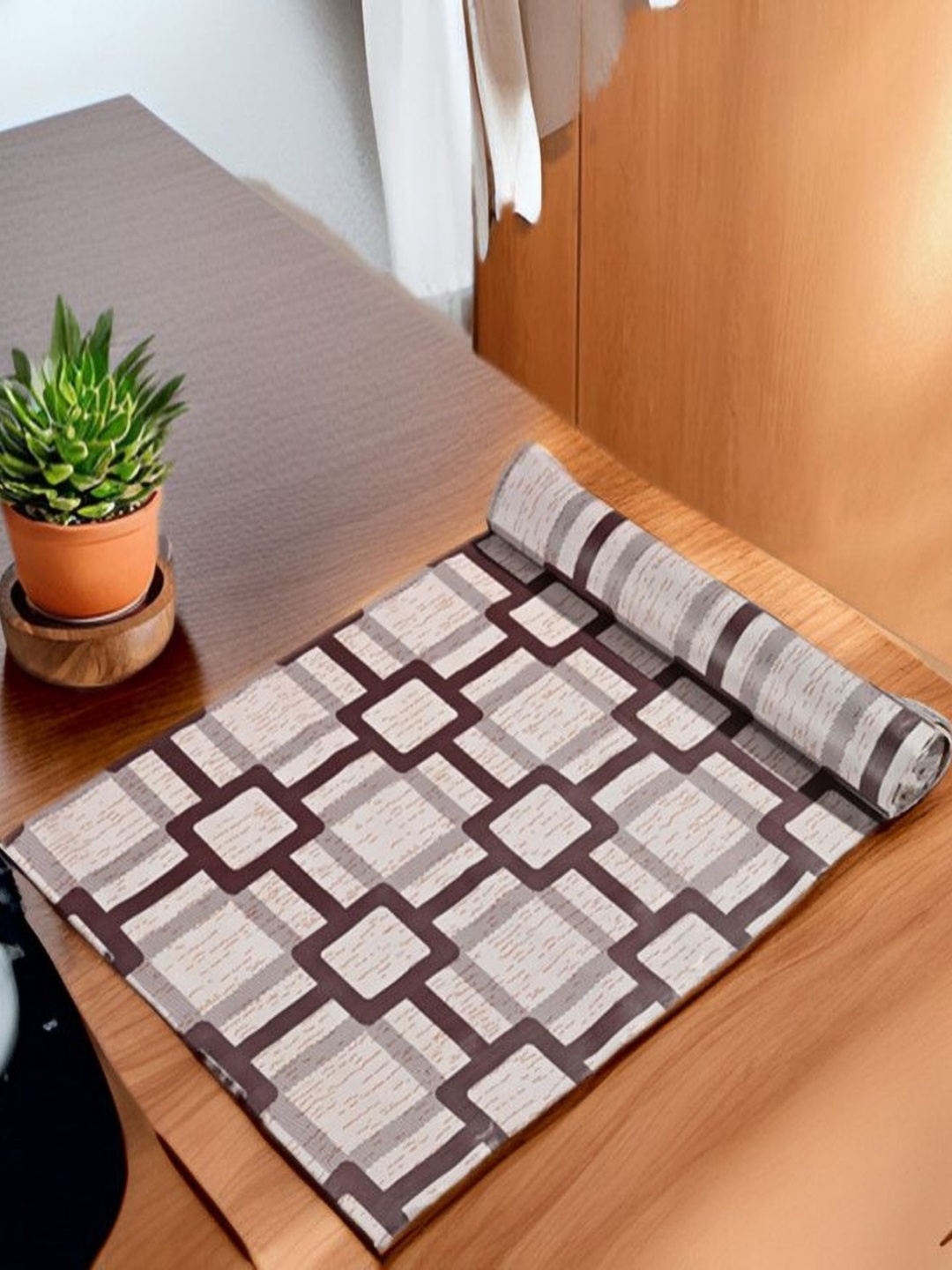 

REVEXO Black & White Printed Water-Resistant Shelf Liner