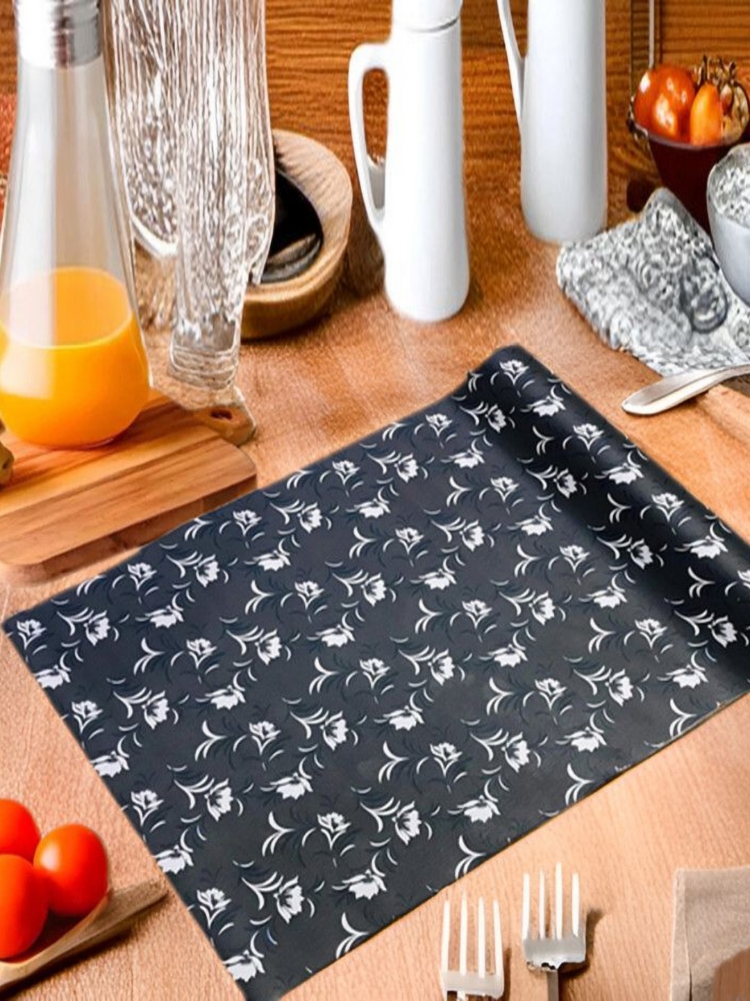 

REVEXO Grey & White Printed Water-Resistant Shelf Liner