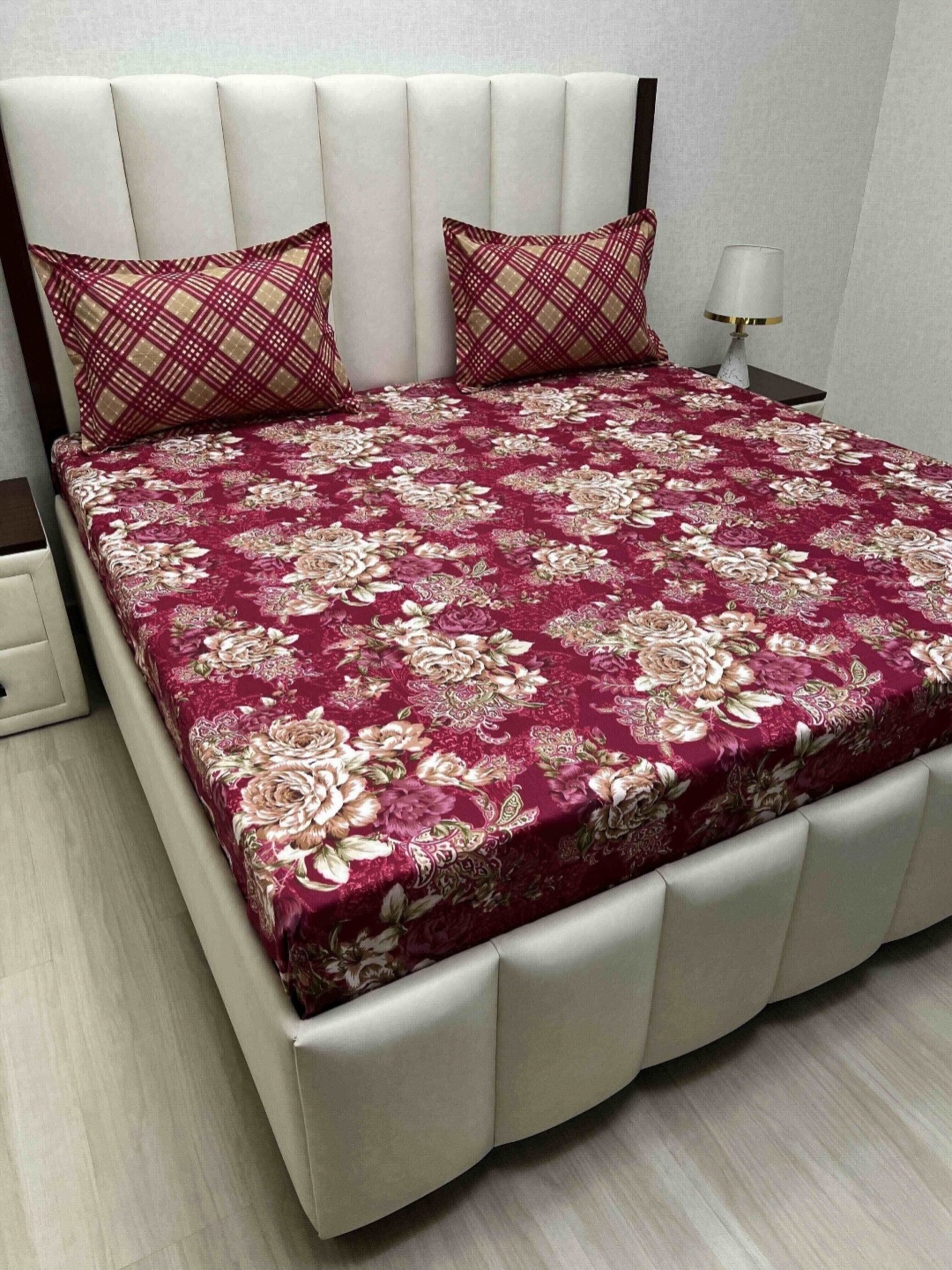 

Pure Decor Leisure Fur Maroon Printed Microfiber 200TC King Bedsheet Set 2.74m x 2.74m