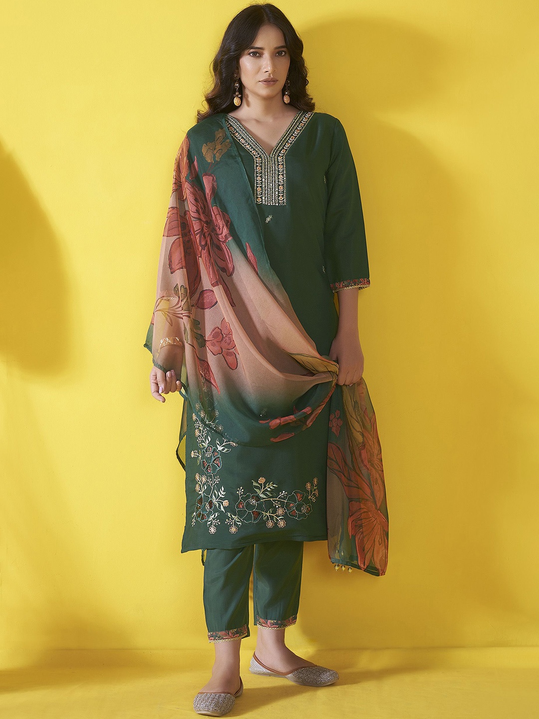 

Anouk Green Floral Beads And Stones V-Neck Kurta With Trousers & Dupatta