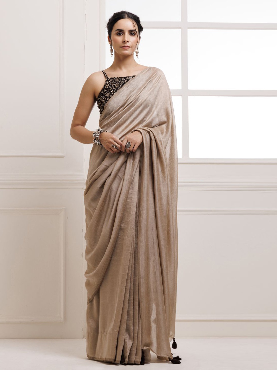 

Geroo Luxe Pure Silk Saree With Blouse Piece, Taupe