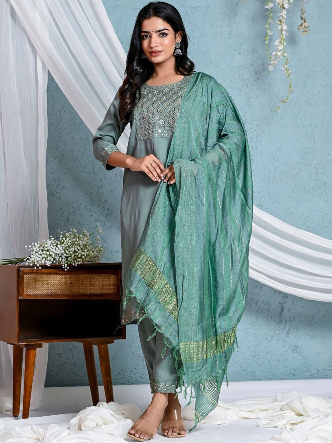 

KARAGRE Geometric Embroidered Sequinned Straight Kurta With Trouser And Dupatta, Green