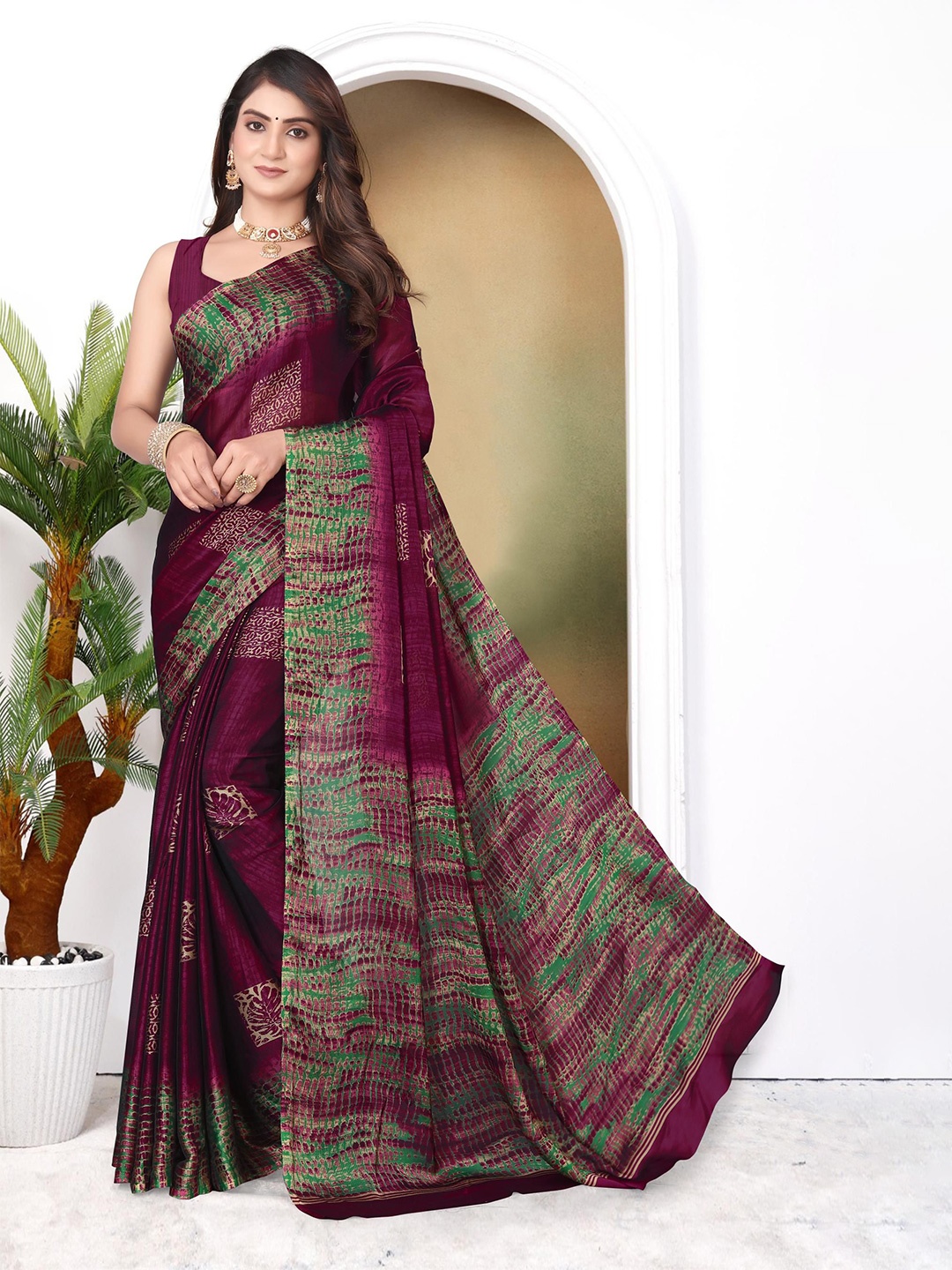 

MAGNEITTA Woven Design Pure Chiffon Saree, Magenta