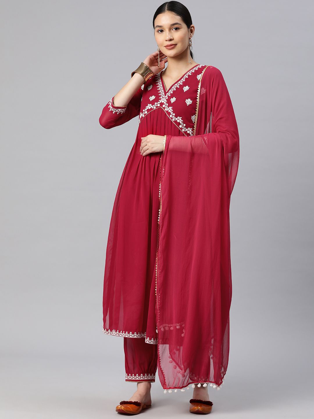 

DIVASTRI Floral Embroidered V-Neck Empire Kurta With Salwar & Dupatta, Pink