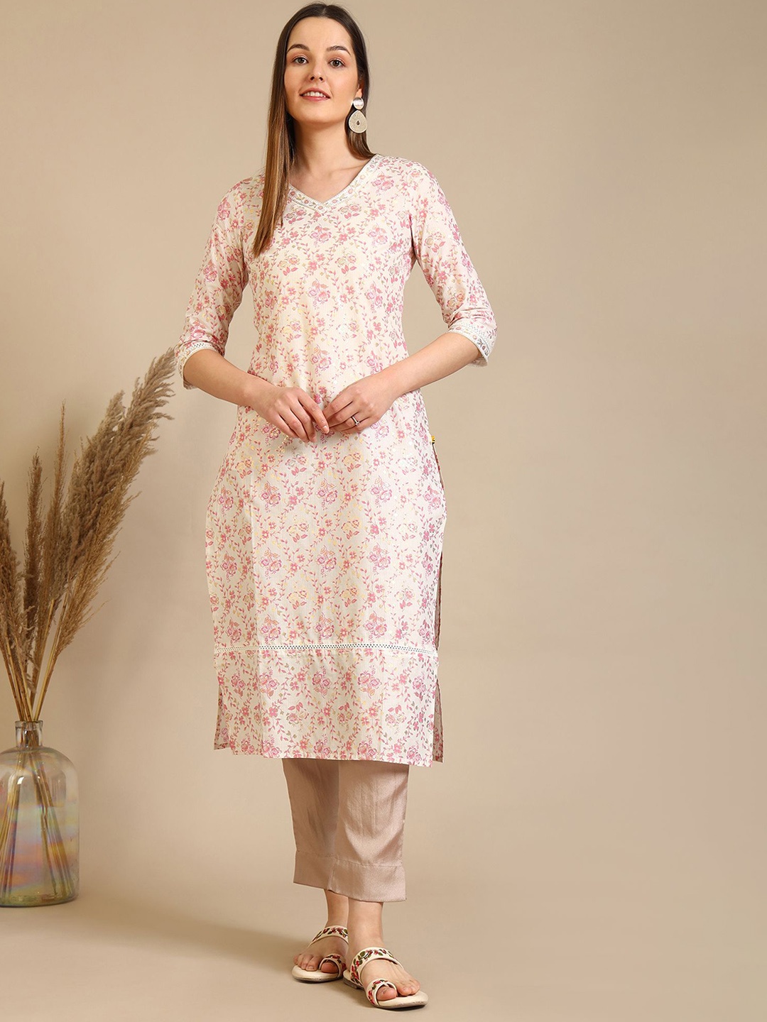 

AURELIA Ethnic Motifs Printed Sequinned v-Neck Pure Cotton Straight Kurta, White