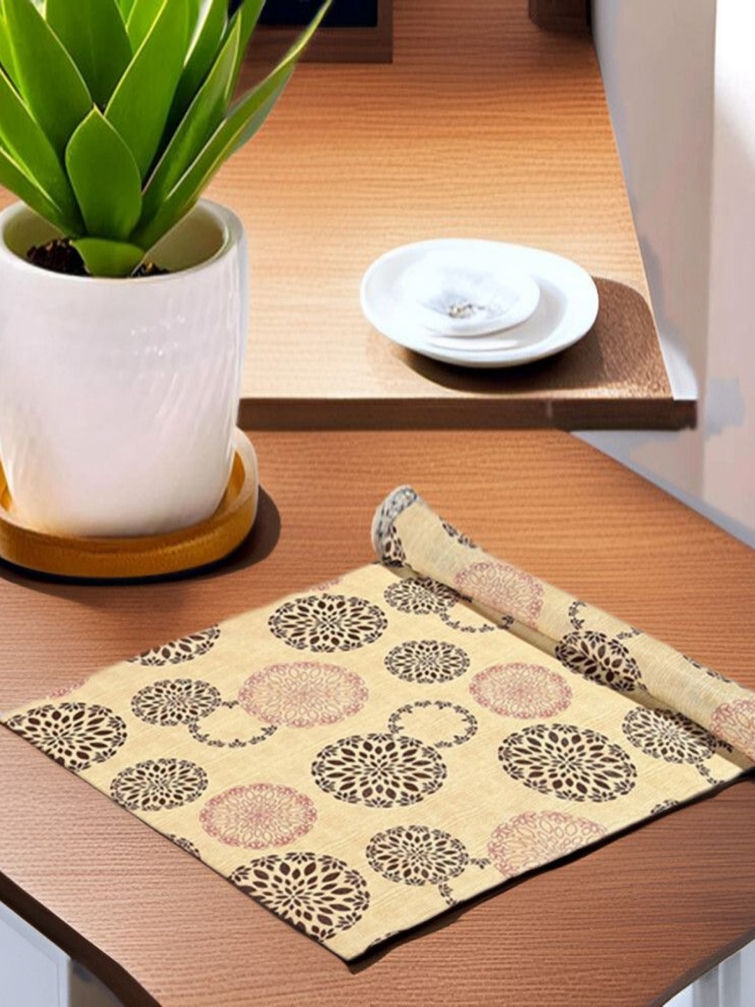 

REVEXO Brown & Red Printed Water-Resistant Shelf Liner