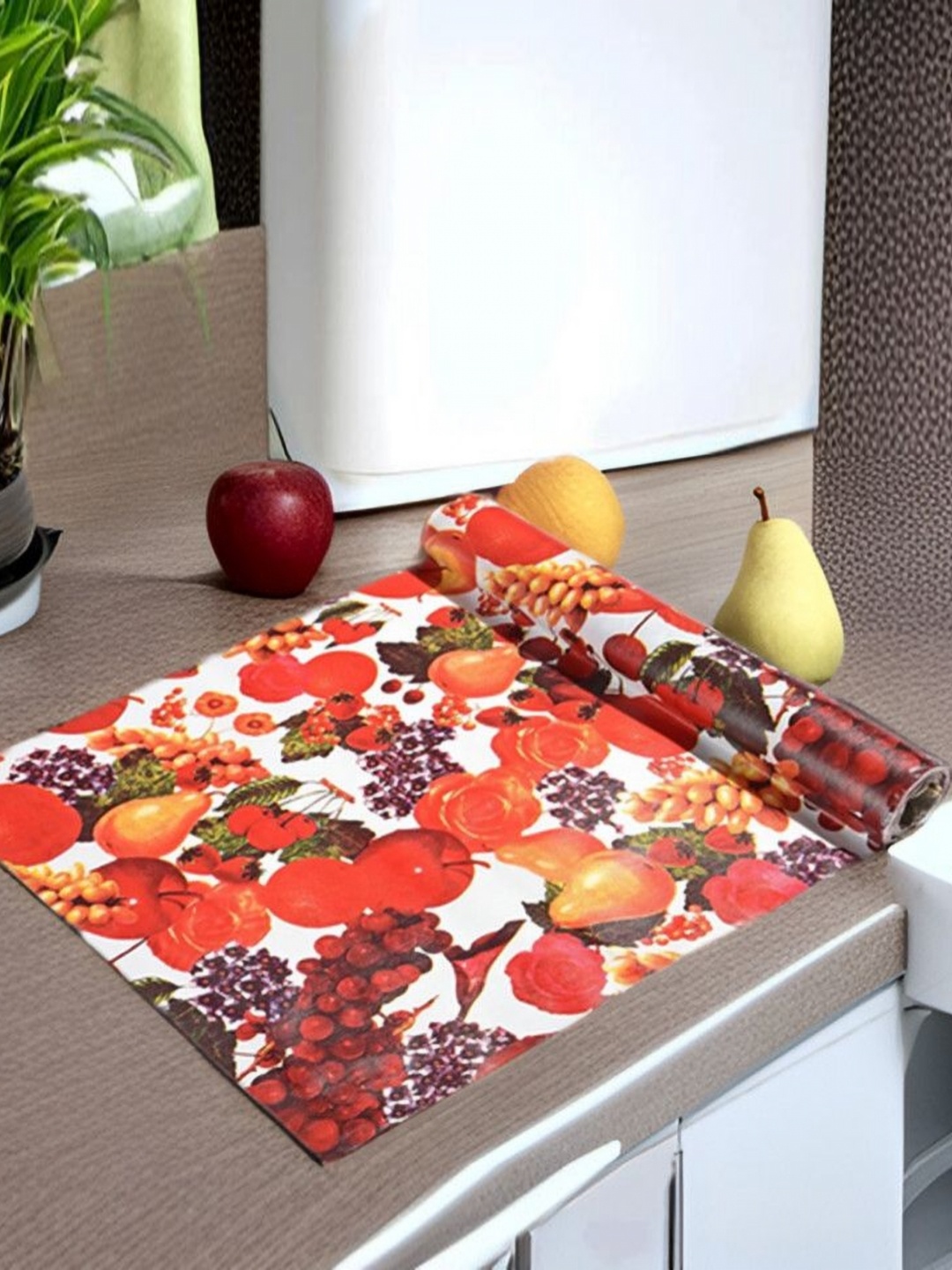 

REVEXO White & Red Printed Water-Resistant Shelf Liner