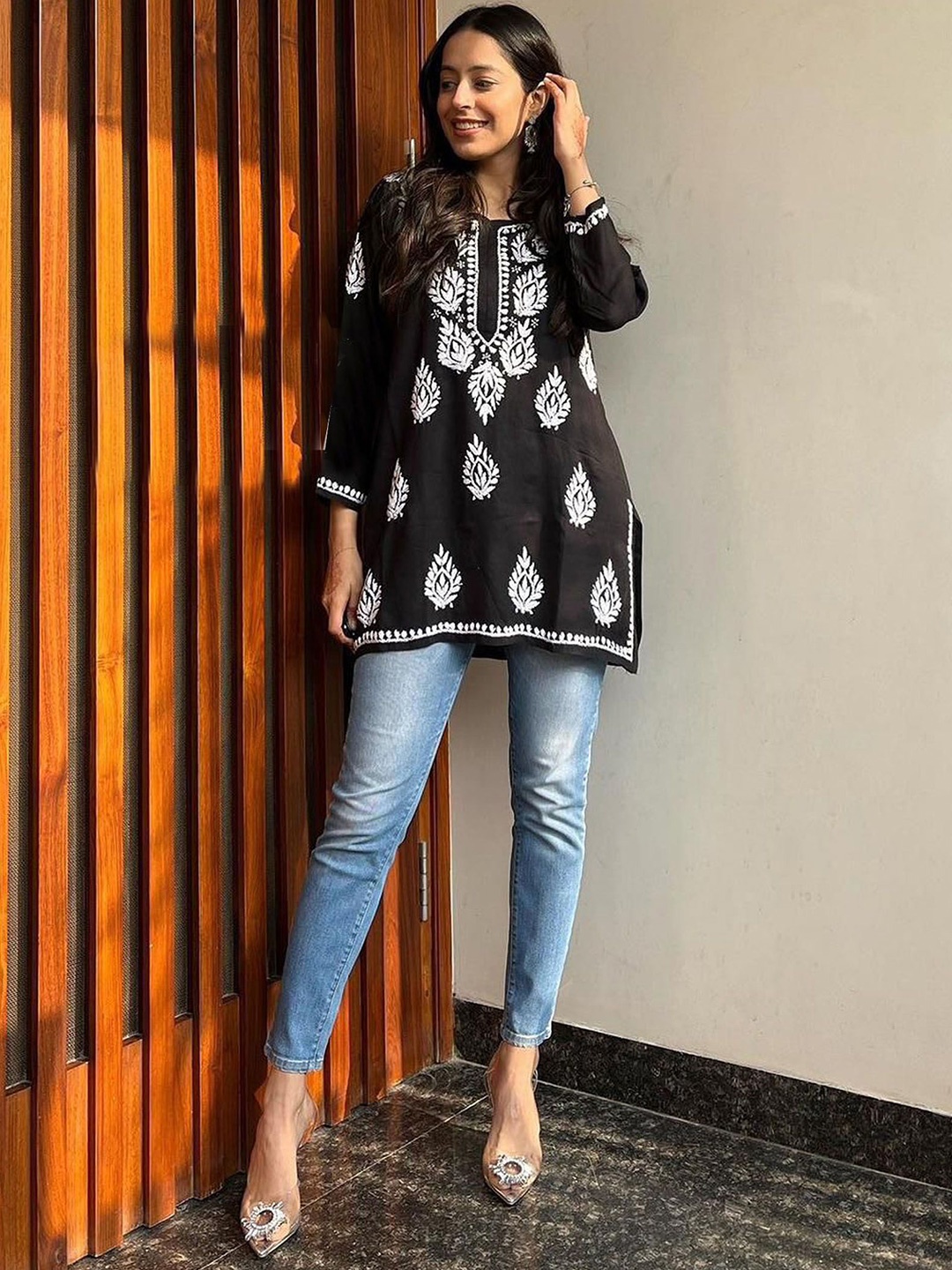 

KRULRIN Women Floral Embroidered Round Neck Kurti, Black
