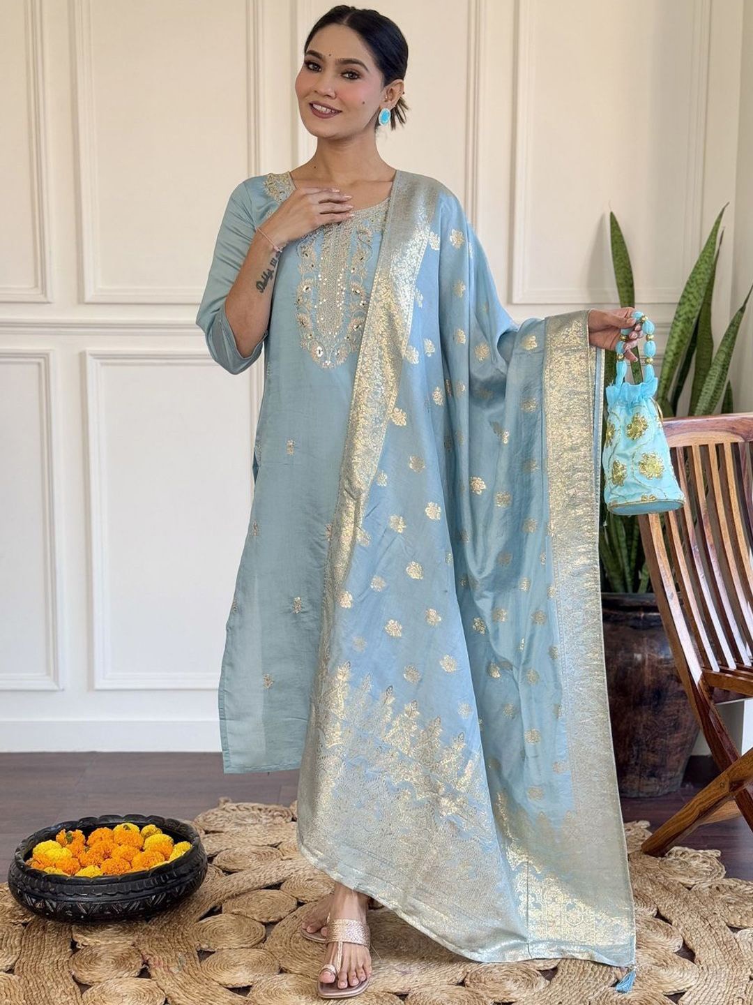 

DIVASTRI Floral Embroidered Round Neck Straight Kurta With Trousers & Dupatta, Turquoise blue