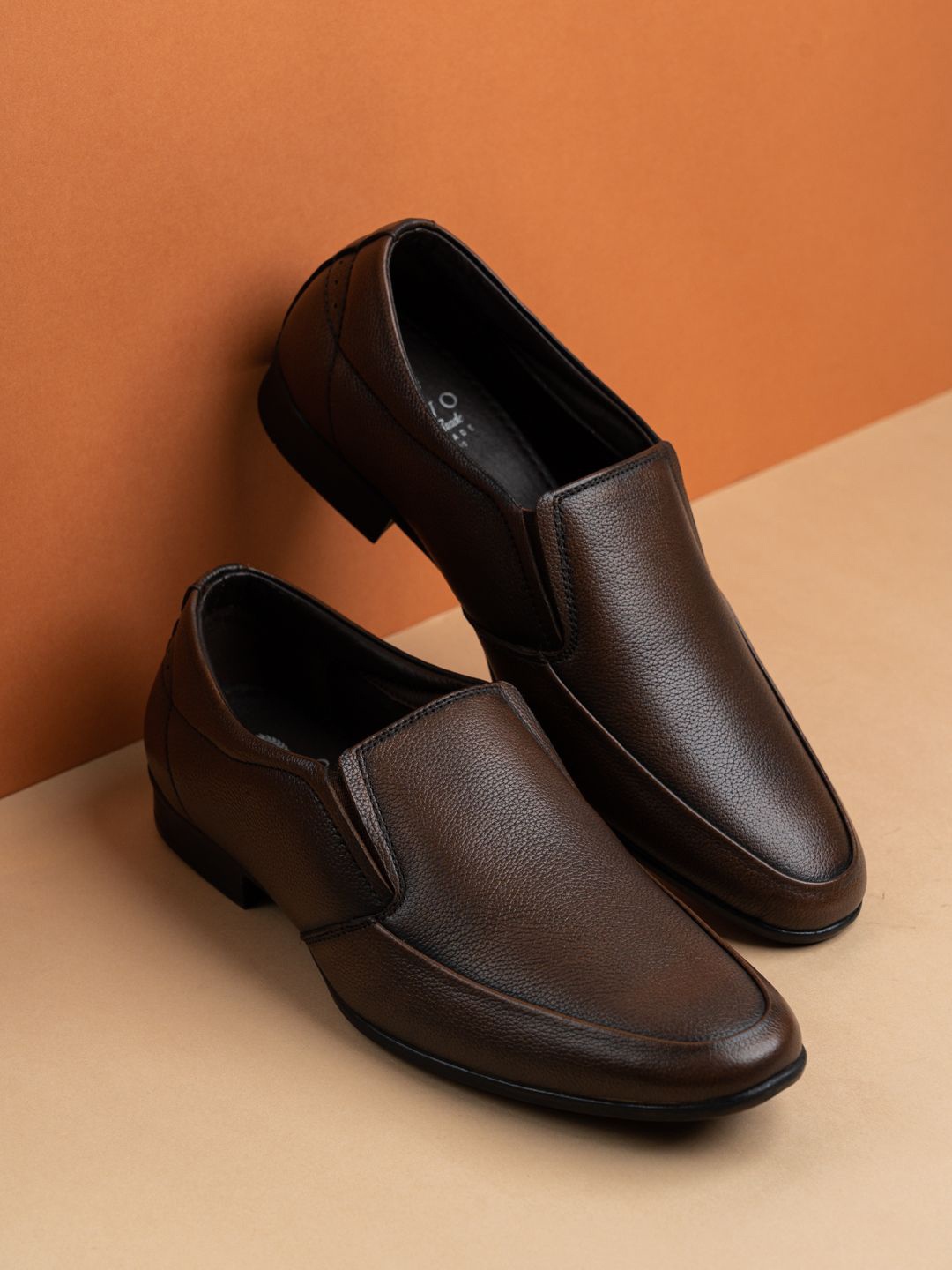 

PRIVO by Inc.5 Men Leather Textured Loafers, Brown