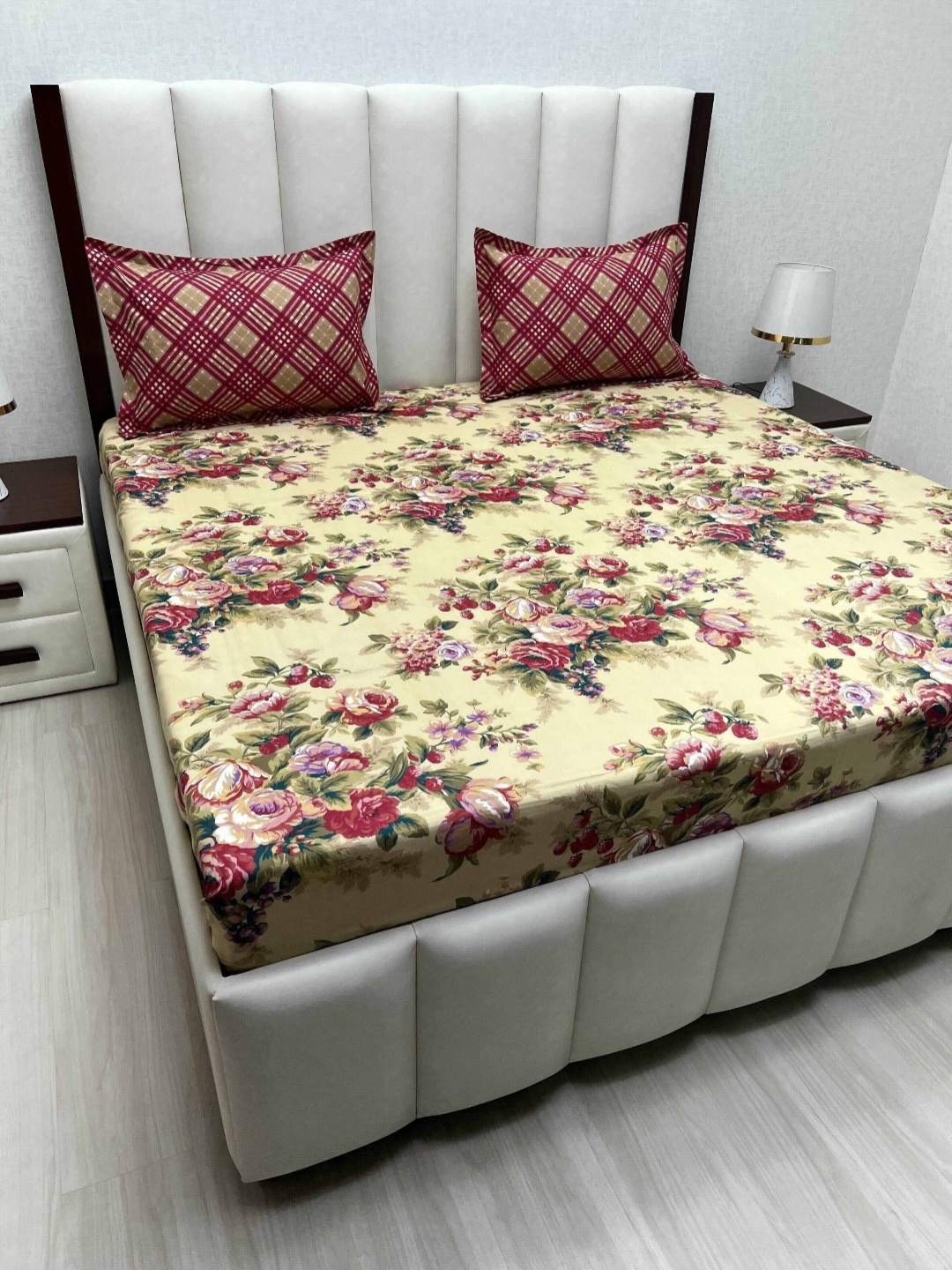 

Pure Decor Leisure Fur Yellow Printed Microfiber 250 TC Queen Bedsheet Set 2.74 m x 2.74 m