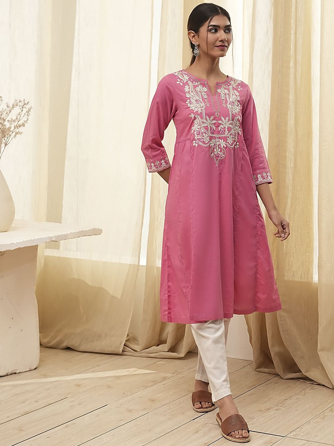 

Biba Women Floral Embroidered Flared Sleeves Kurta, Pink