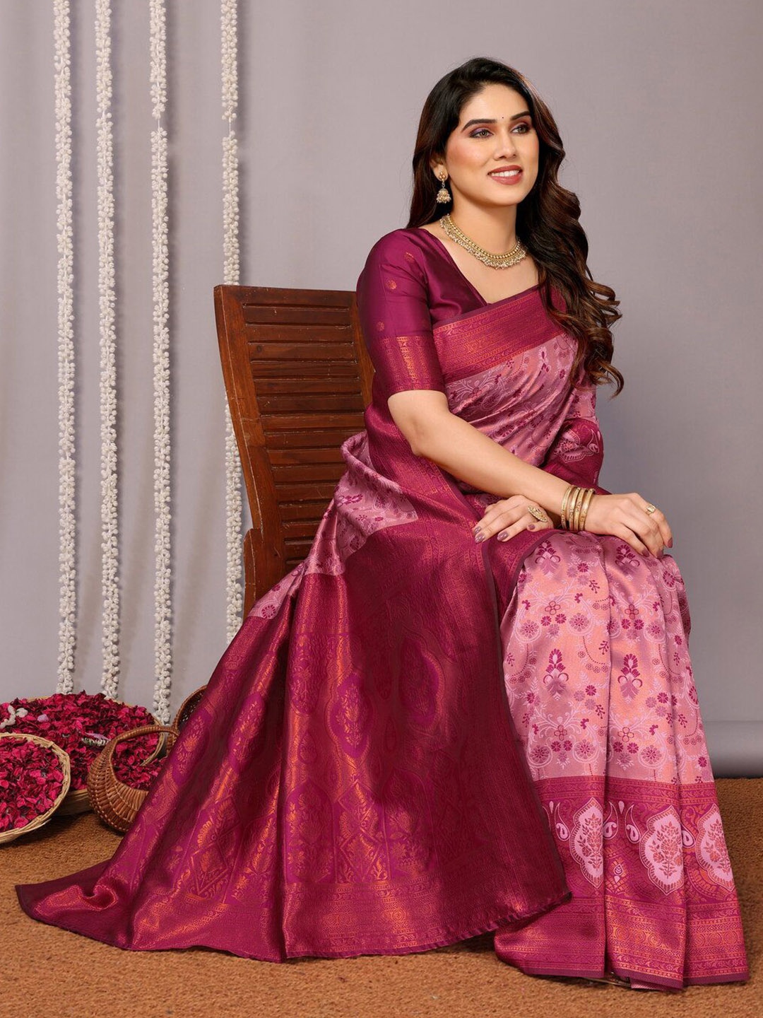

DIVASTRI Woven Design Zari Banarasi Saree, Maroon