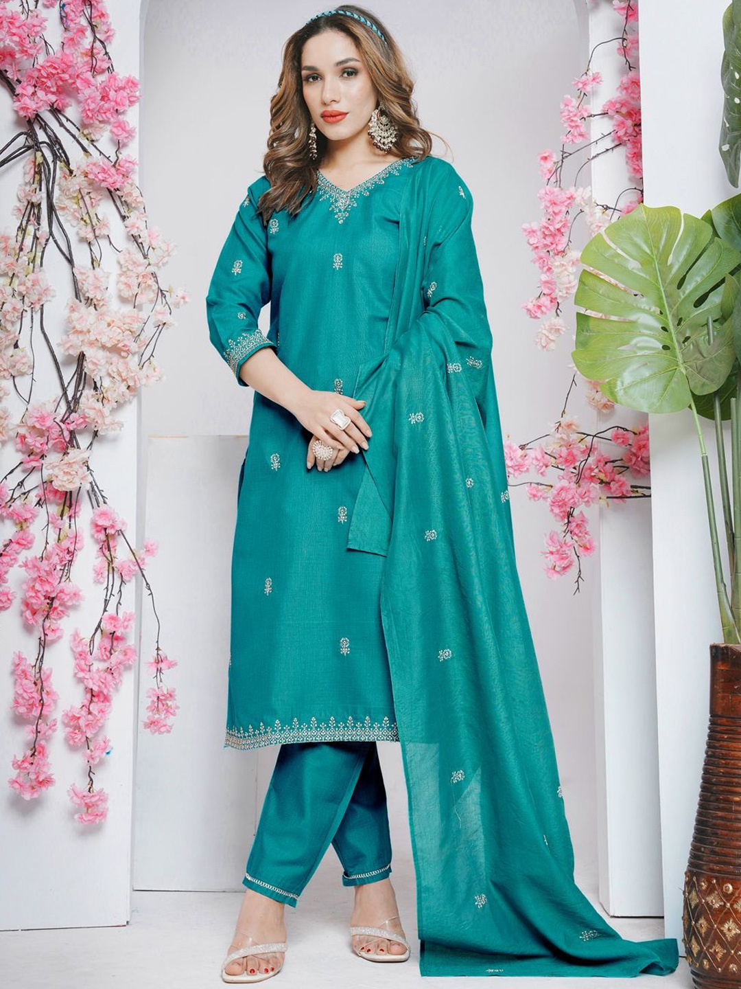 

ARADHNA Floral Embroidered V-Neck Straight Kurta With Trousers And Dupatta, Sea green