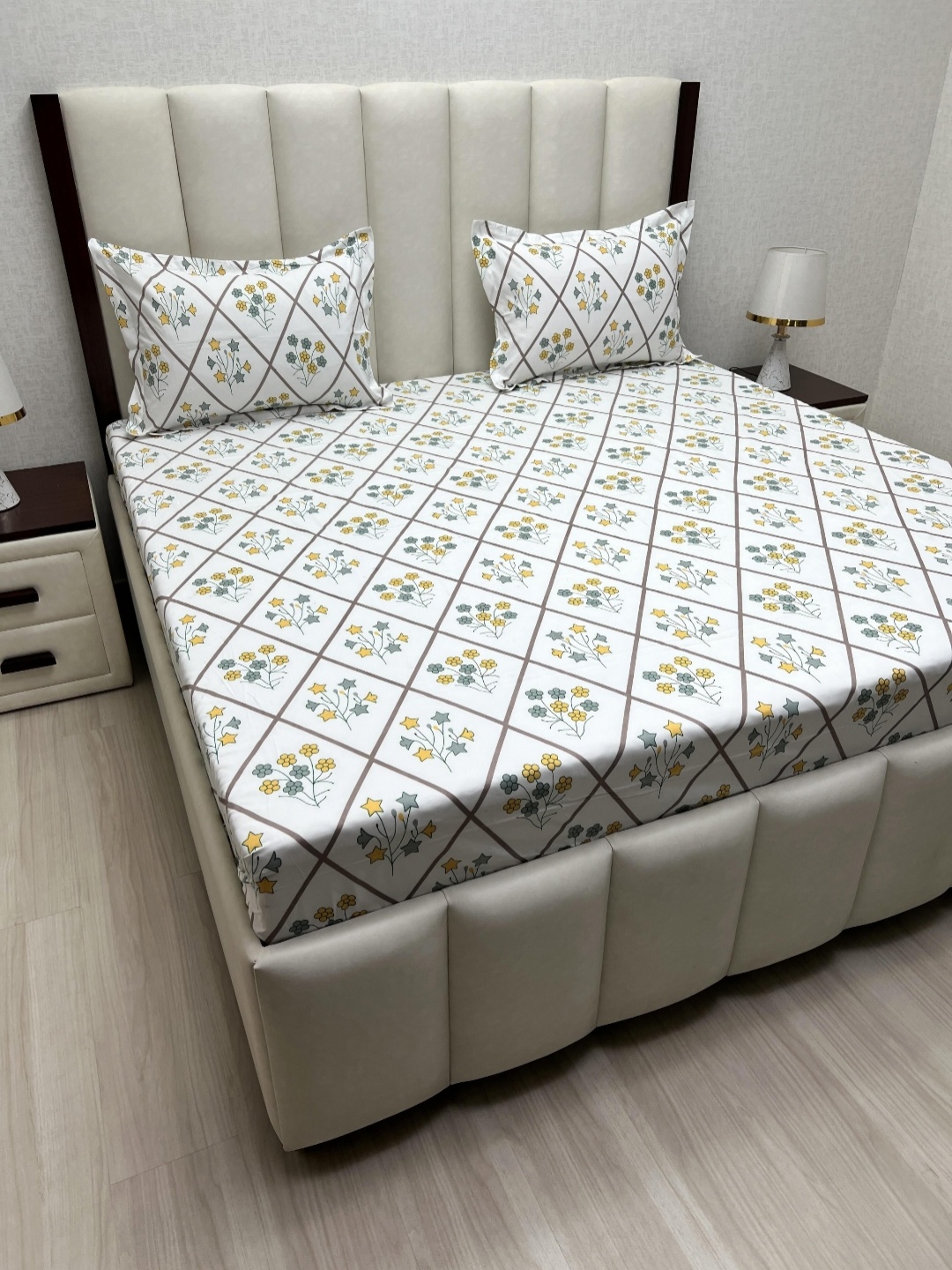 

Pure Decor White Floral 200 TC Queen Microfiber Bedsheet Set 2.28 m x 2.54 m