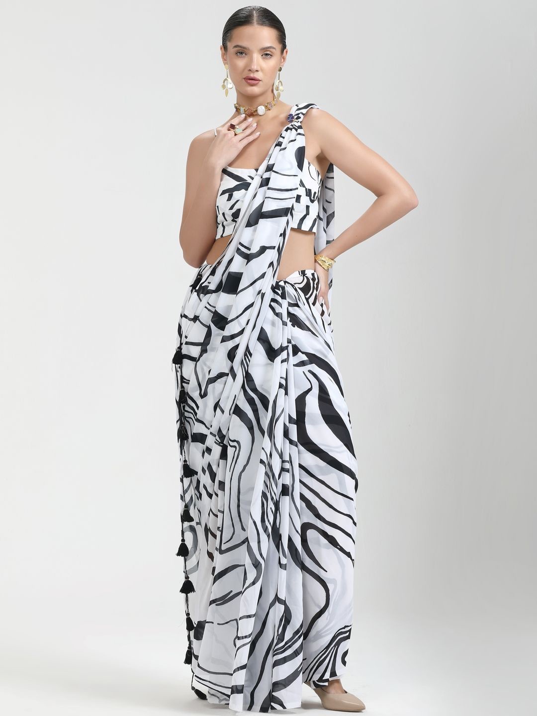 Suha Printed Pure Georgette Saree, Black
