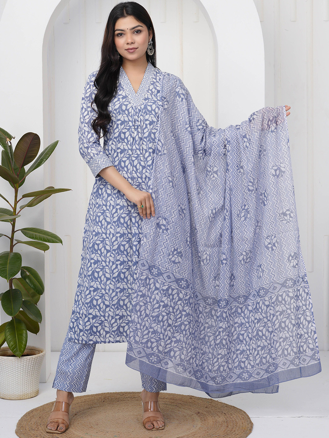 

SIGNORIA Floral Printed V Neck Pleated Kurta With Trousers & Dupatta, Grey