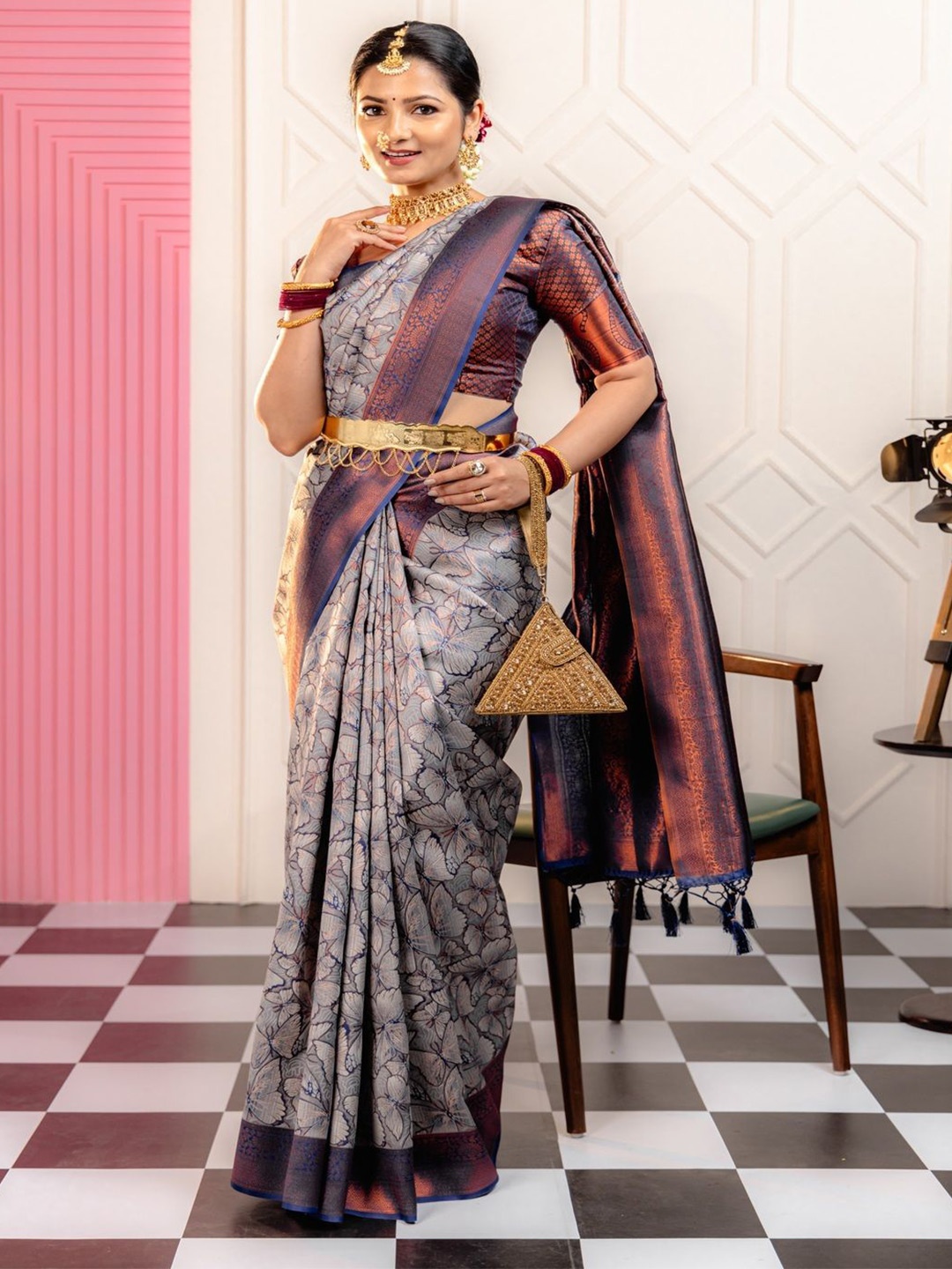 

DIVASTRI Woven Design Silk Blend Banarasi Saree, Grey