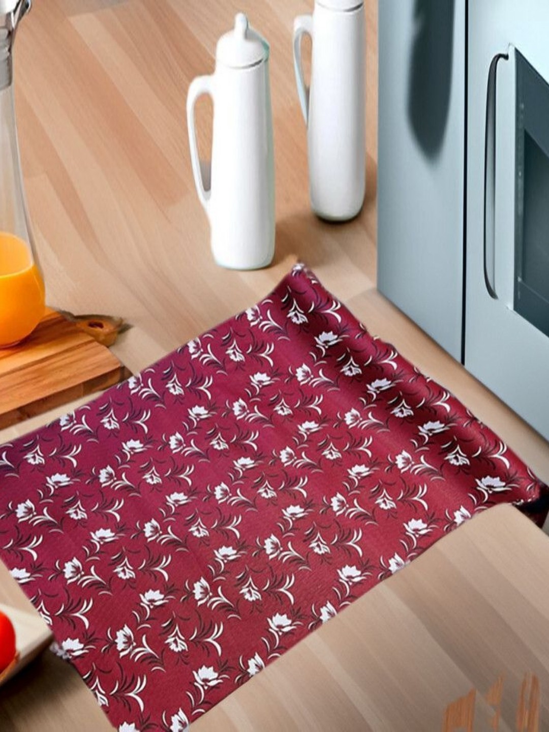 

REVEXO Red & White Printed Water-Resistant Shelf Liner