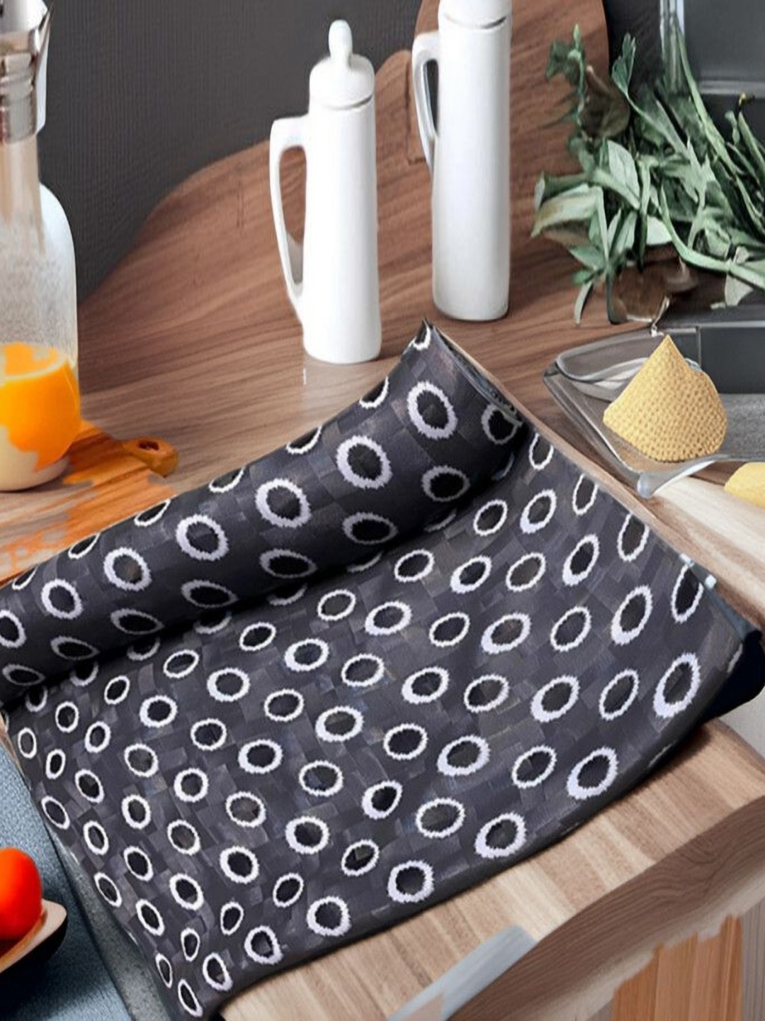 

REVEXO White & Black Printed Water-Resistant Shelf Liner