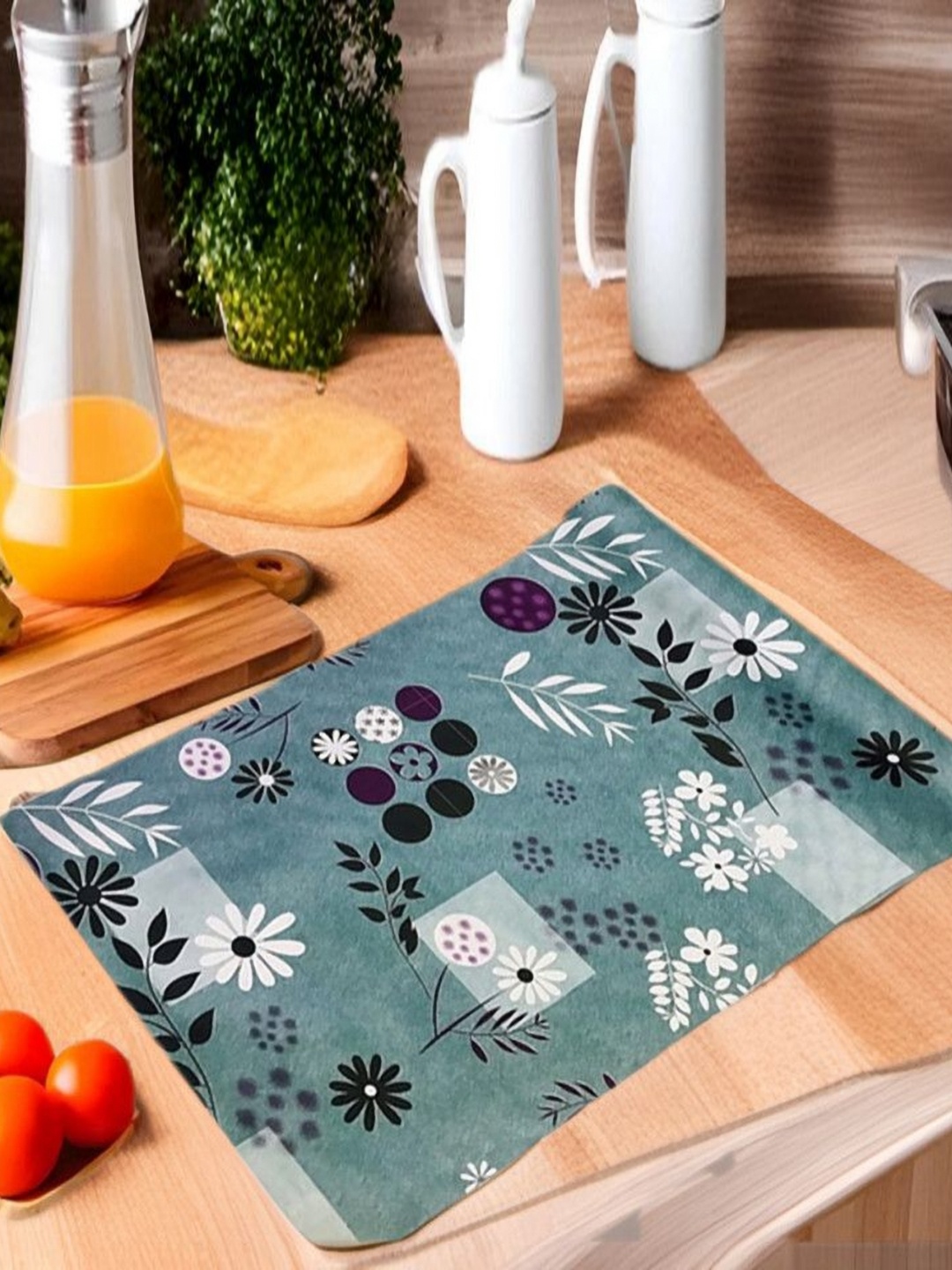 

REVEXO Green & Black Printed Water-Resistant Shelf Liner