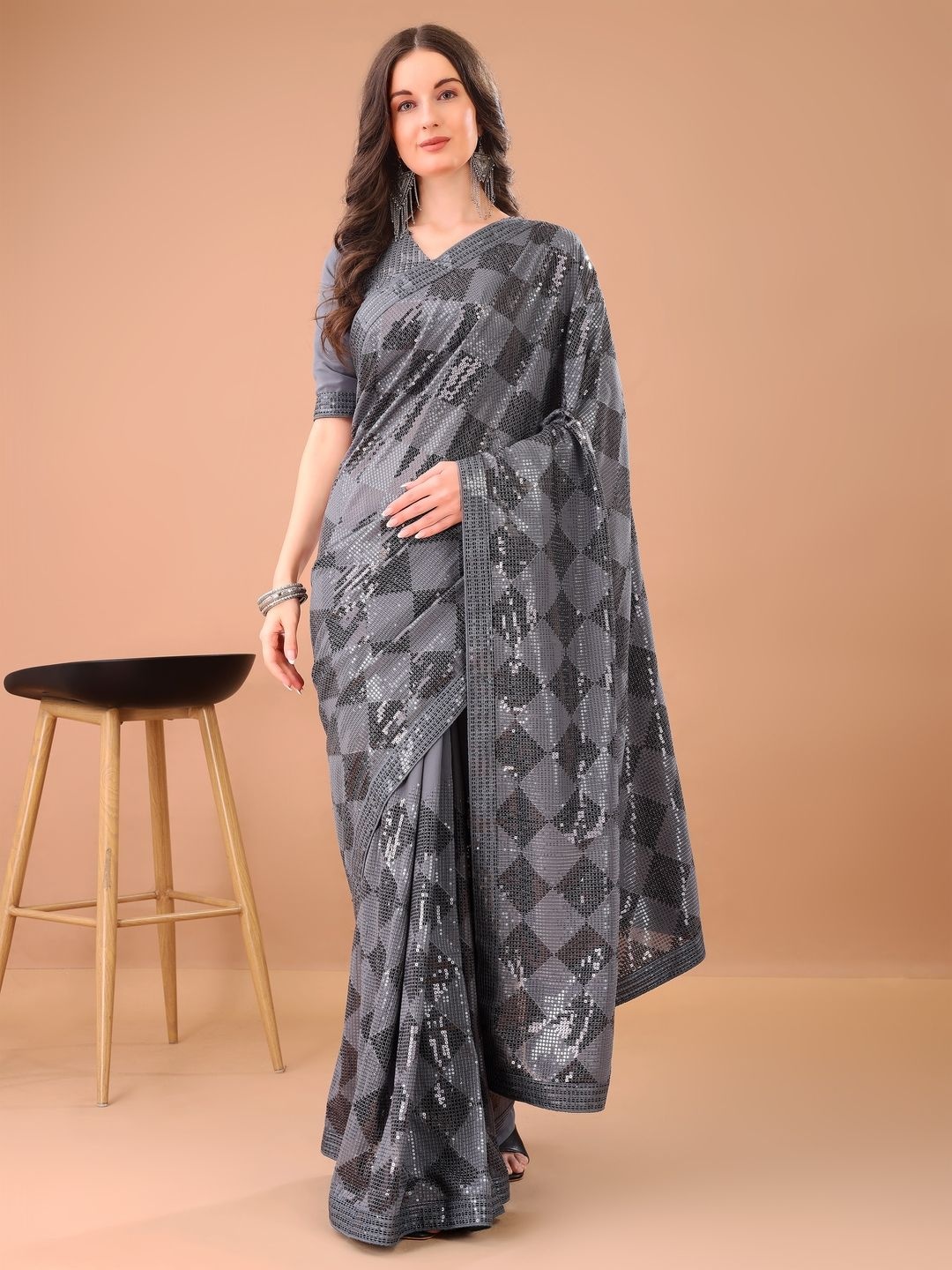 

Suha Sequinned Pure Georgette Saree, Grey