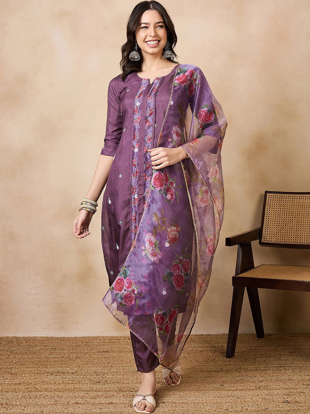 

DIVASTRI Floral Embroidered Thread Work Straight Kurta With Trousers And Dupatta, Purple