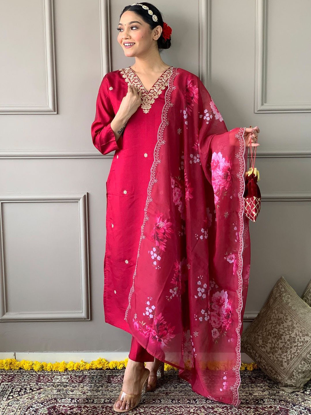 

DIVASTRI Floral Embroidered Sequinned V-Neck Straight Kurta With Trousers & Dupatta, Red