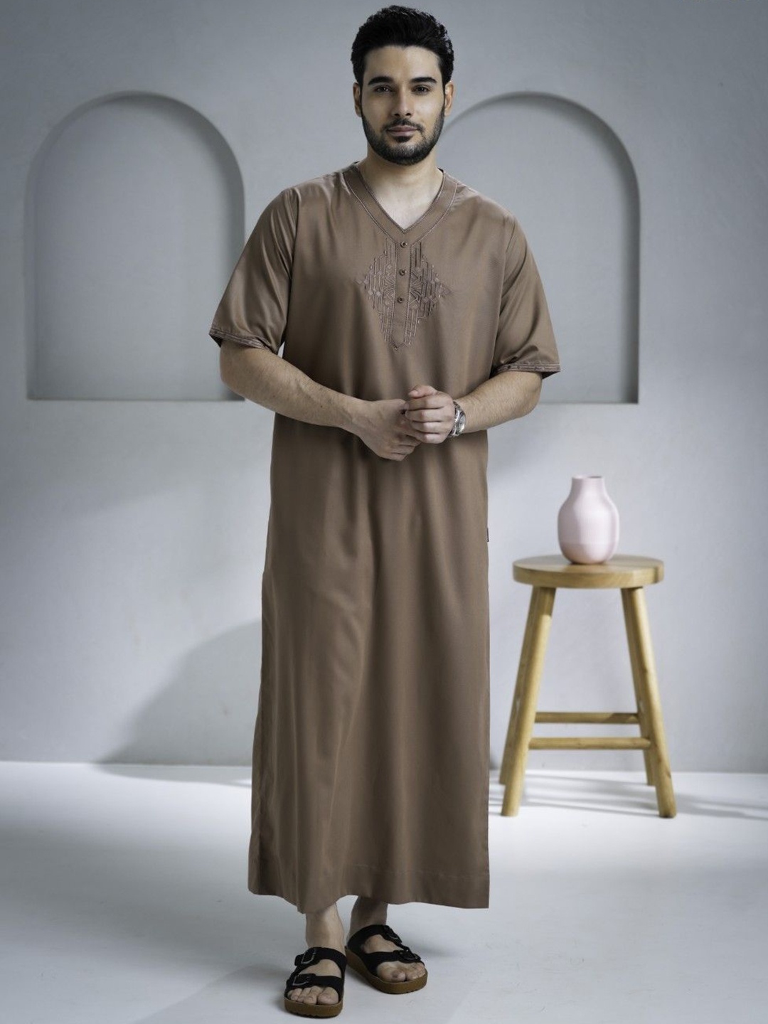 

MASHROO Yoke Embroidered Thread Work A-Line Kurta, Brown
