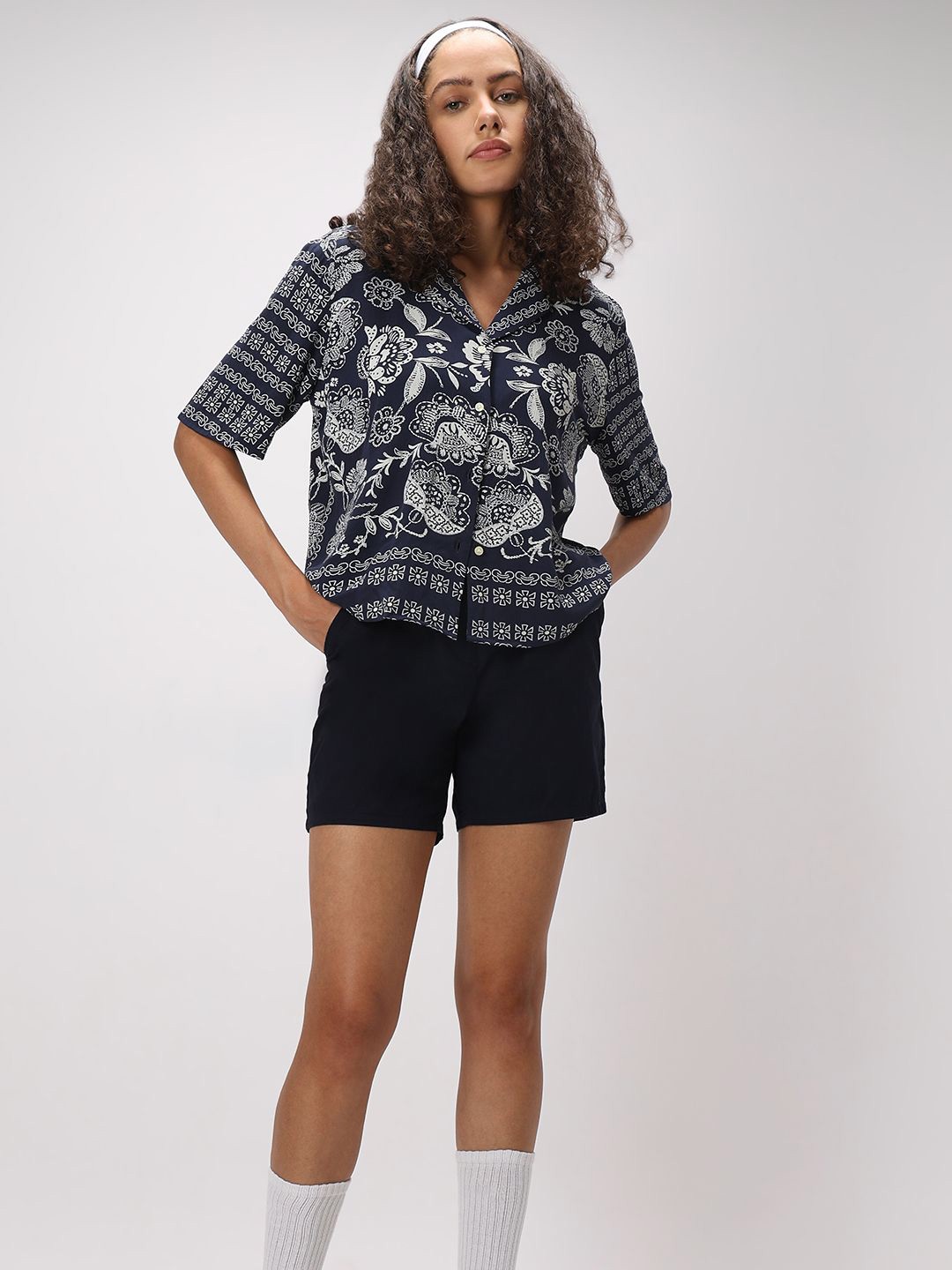 

Vero Moda Women Cuban Collar Floral Printed Casual Shirt, Navy blue