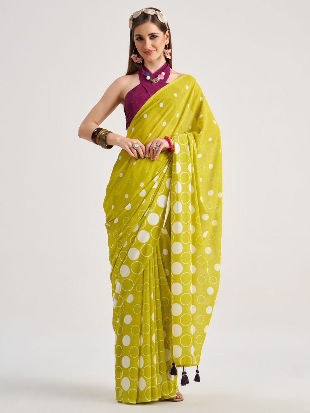 

Suha Polka Dot Pure Georgette Saree With Blouse Piece, Green
