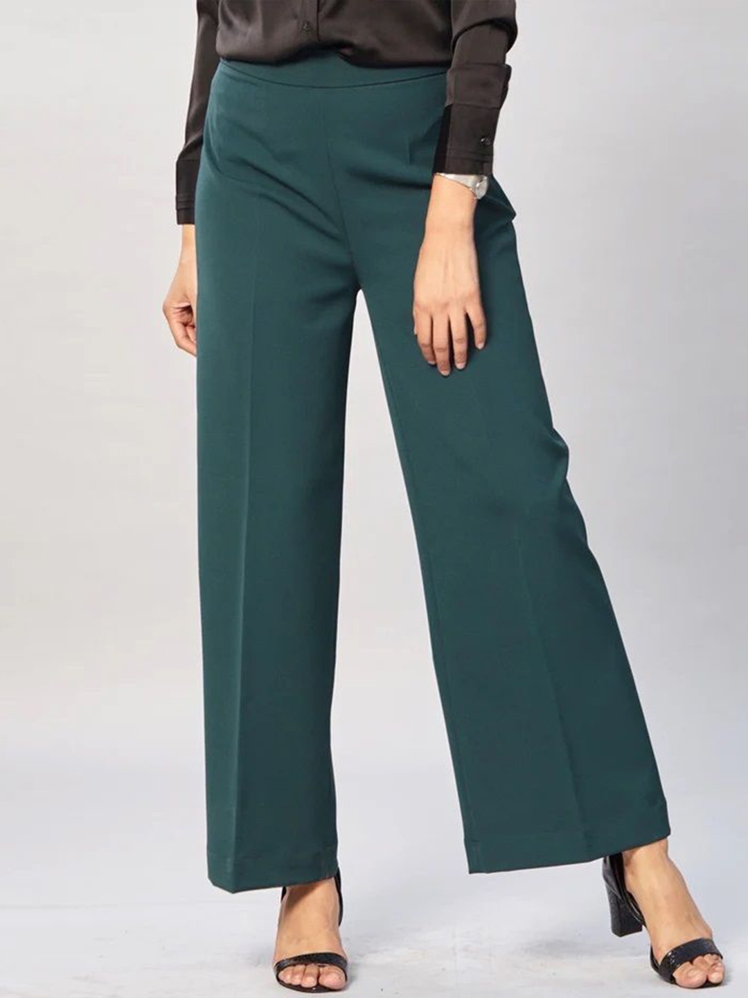 

FNOCKS Women Relaxed Flared High-Rise Trousers, Green