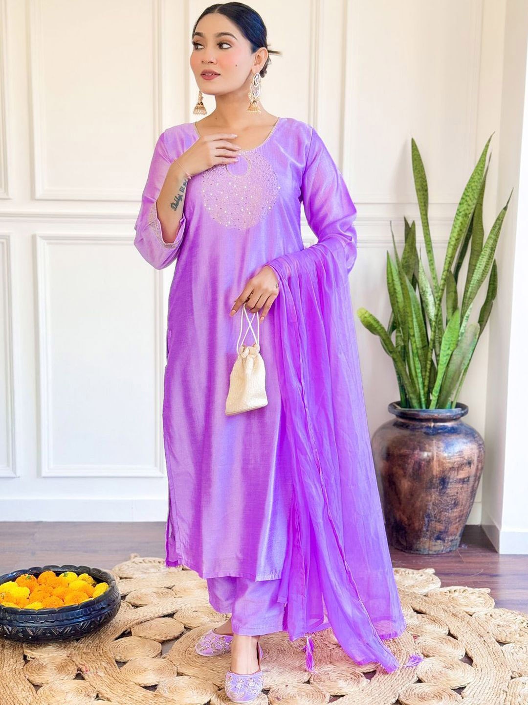 

DIVASTRI Embroidered Sequinned Straight Kurta With Trousers And Dupatta, Lavender