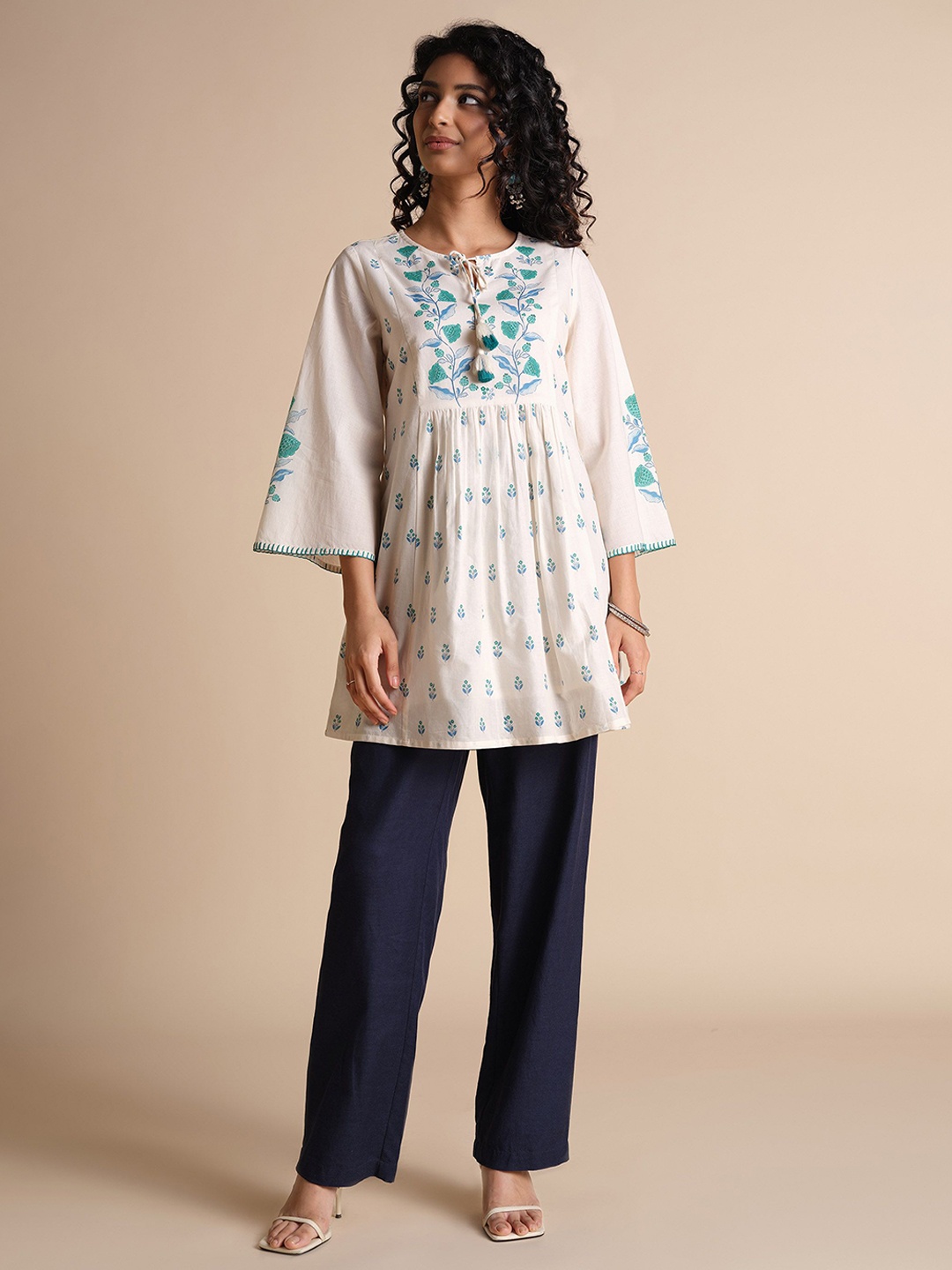 

Global Desi Women Floral Printed Pure Cotton Tunic, Off white