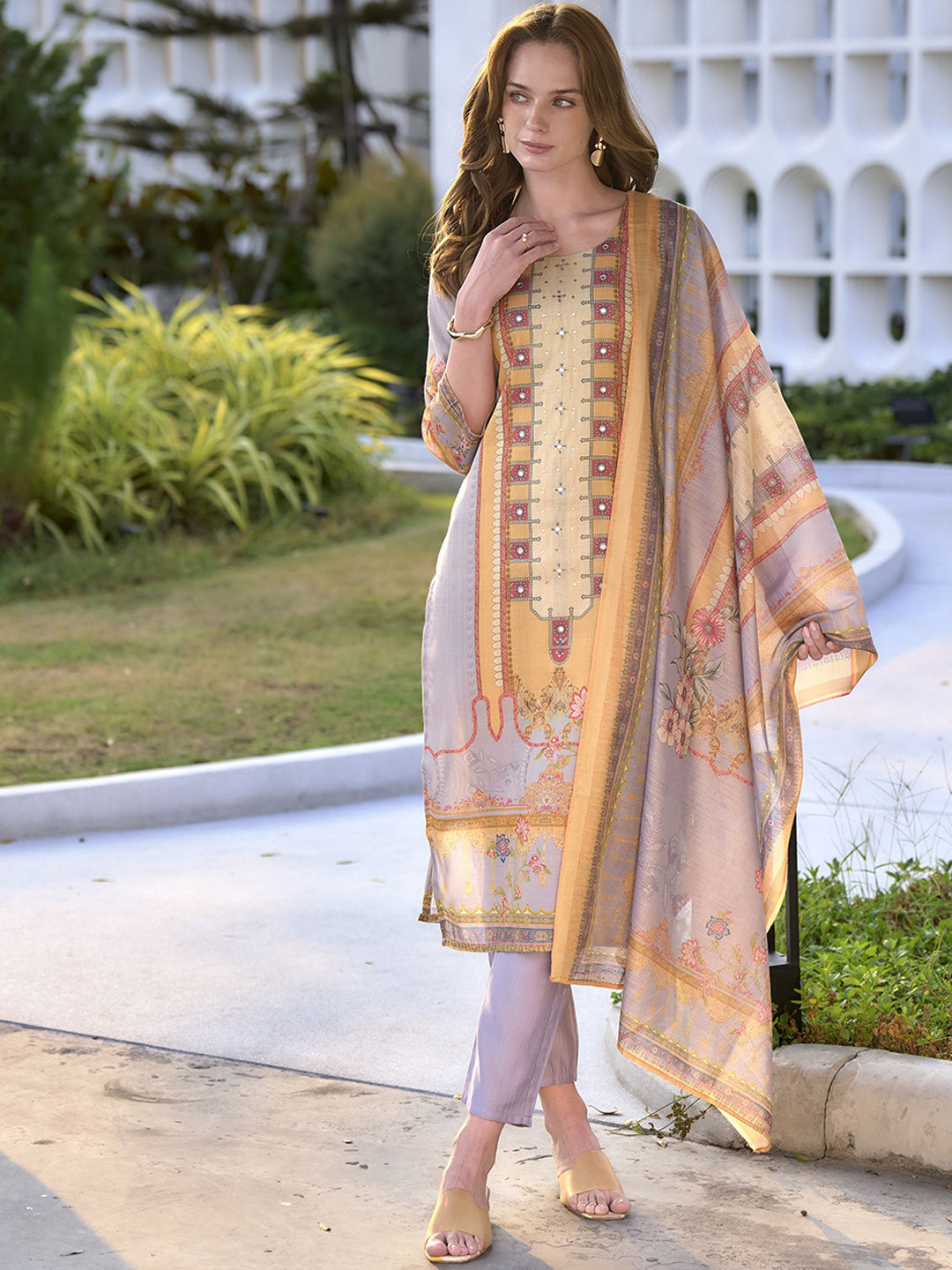 

SHREE LAXMINARAYAN EXPORT Ethnic Motifs Printed Straight Kurta With Trouser & Dupatta, Grey