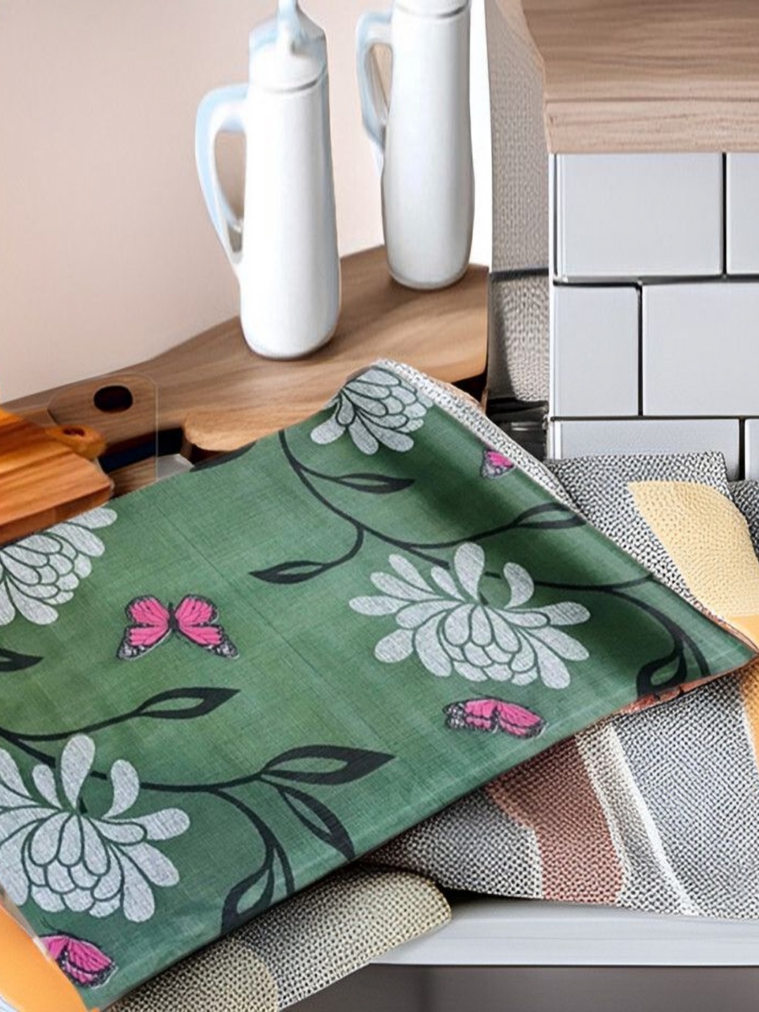 

REVEXO Green & Black Printed Water-Resistant Shelf Liner