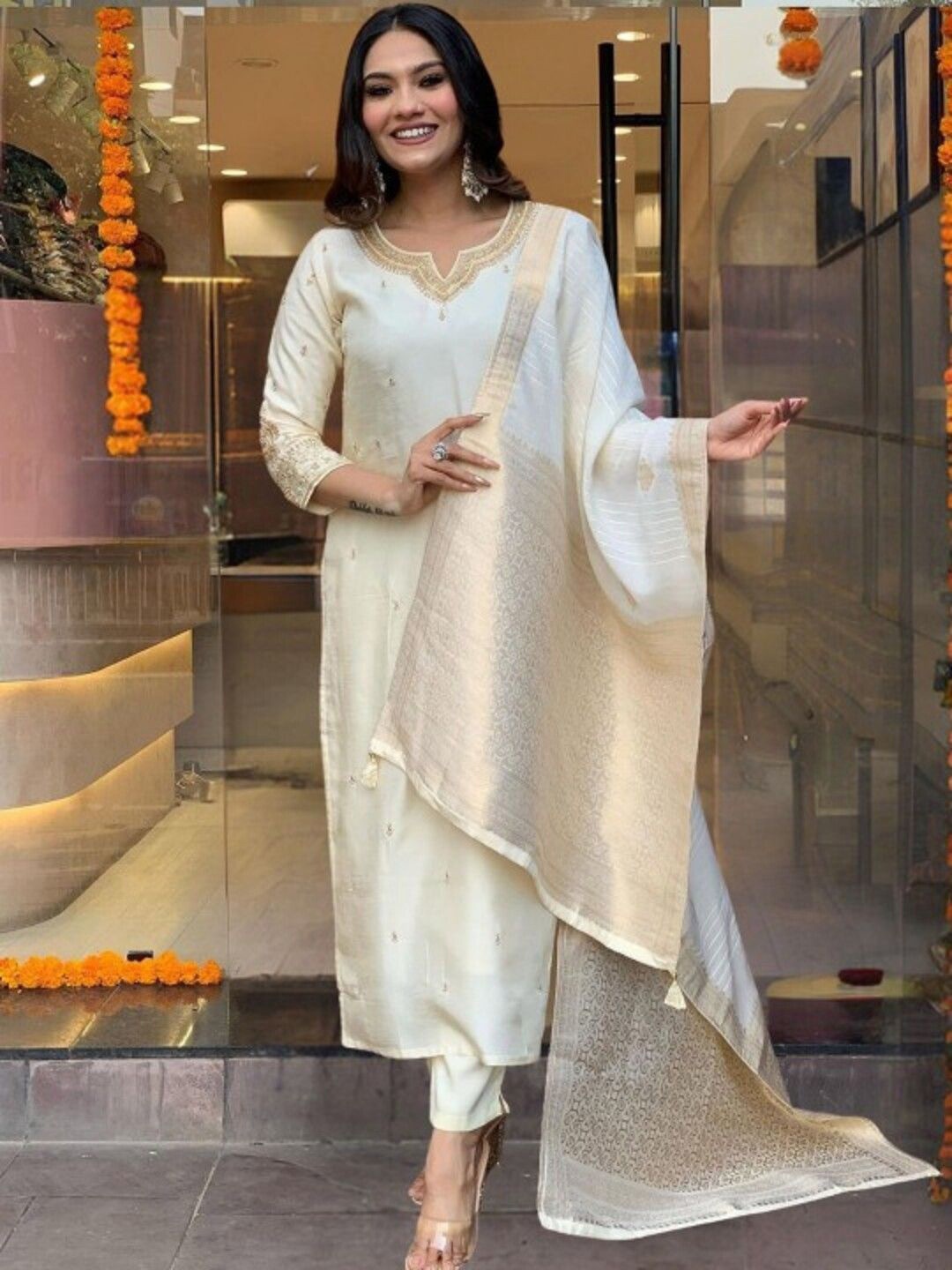 

DIVASTRI Ethnic Motifs Embroidered Notch Neck Straight Kurta With Trousers & Dupatta, Cream